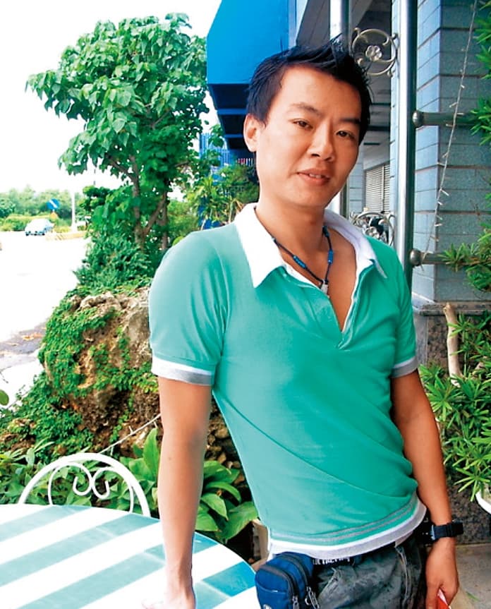 網路上流傳著近11年前疑似法拉利姐的男裝照。(讀者提供)