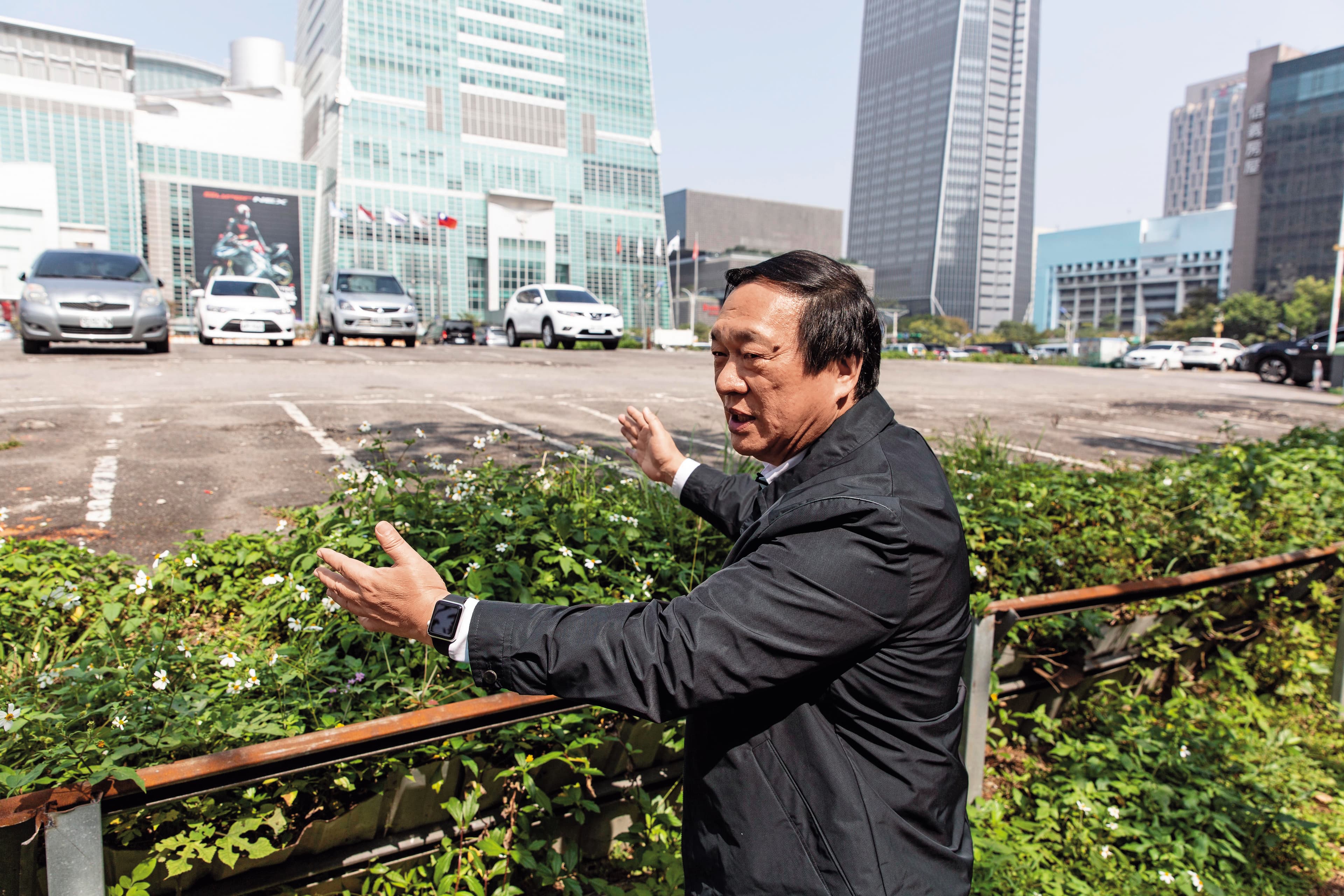 陳文彬帶本刊到D3現場察看,質疑北院民事執行處立場偏頗,有圖利他人之嫌,已提出檢舉。