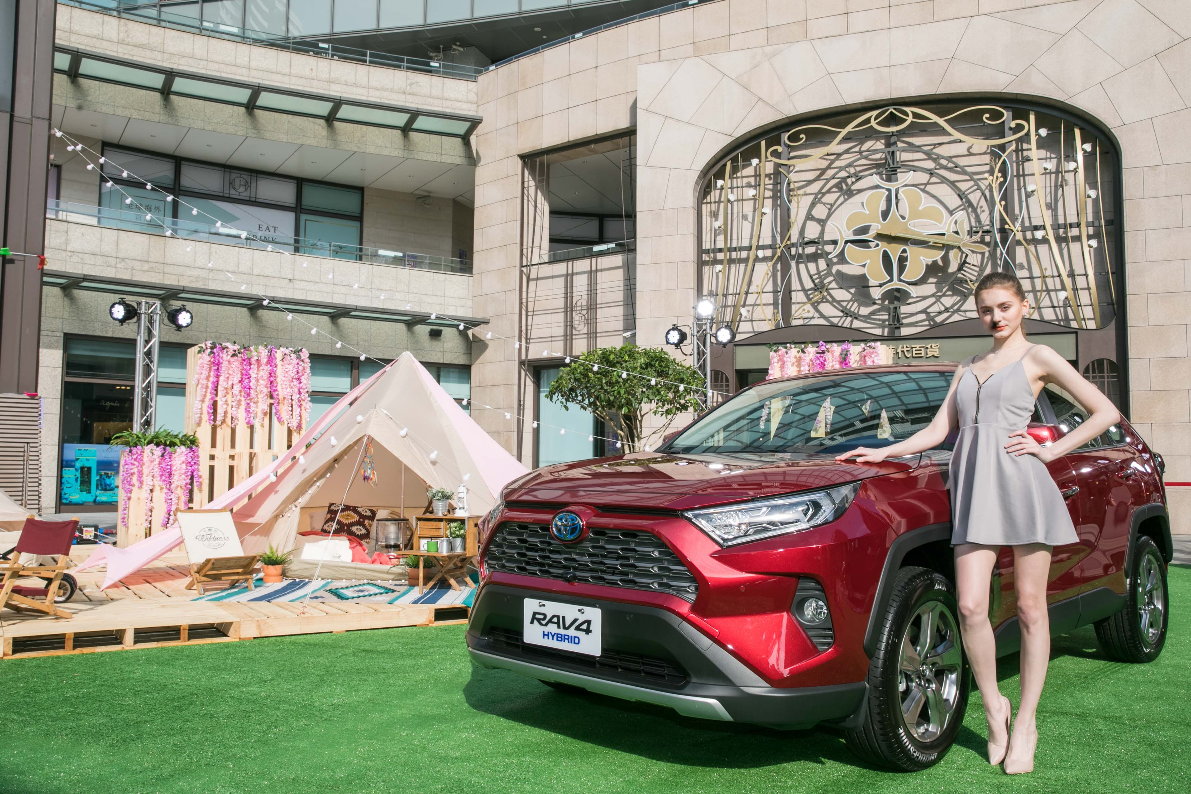 五代進口的RAV4以國產車價登台,又有低油耗加持,恐怕會讓去年大賣的Honda CR-V備感壓力。(和泰汽車提供)