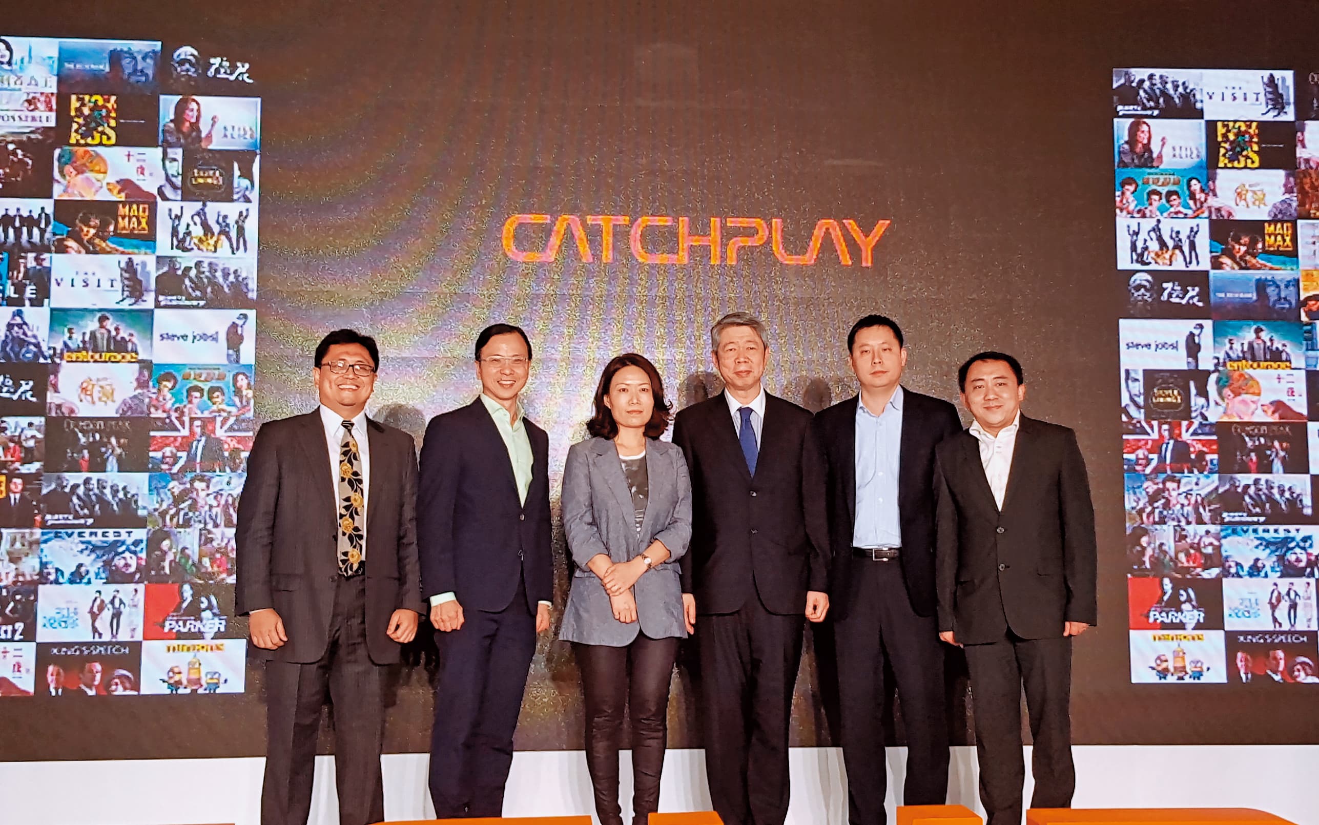 王雪紅投資外甥陳主望(右二)創辦CATCHPLAY,找來張孝威(右三)擔任董事長及楊麗貞(左三)擔任執行長。(CATCHPLAY提供)