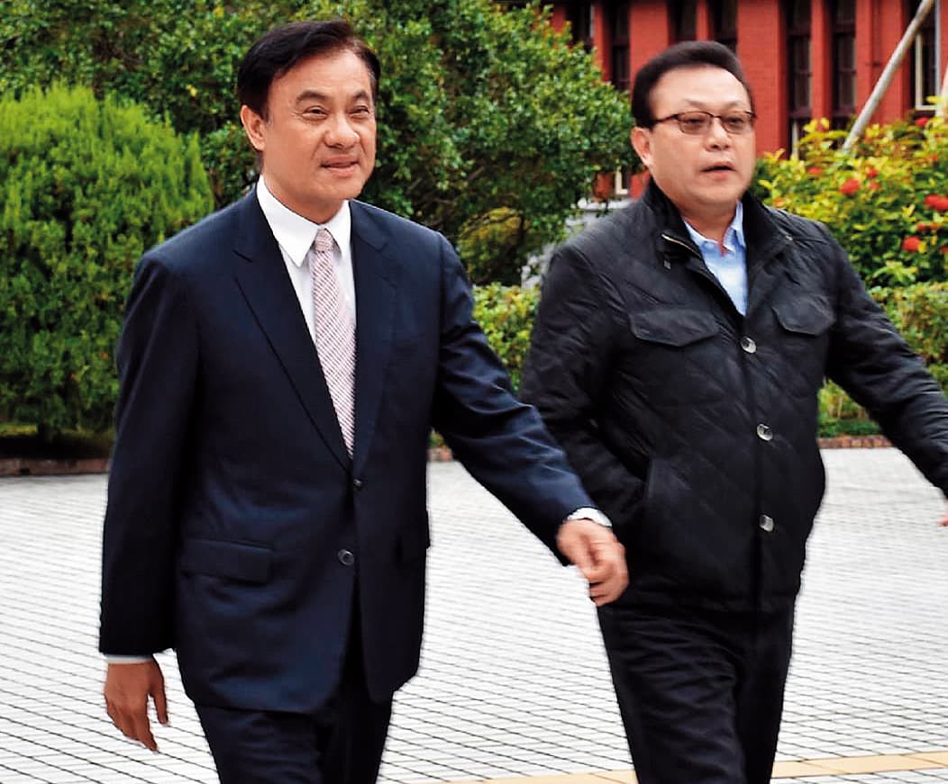 蘇震清是立法院長蘇嘉全姪子,也是屏東縣三連霸立委,地方政治實力雄厚。(翻攝自蘇震清臉書)