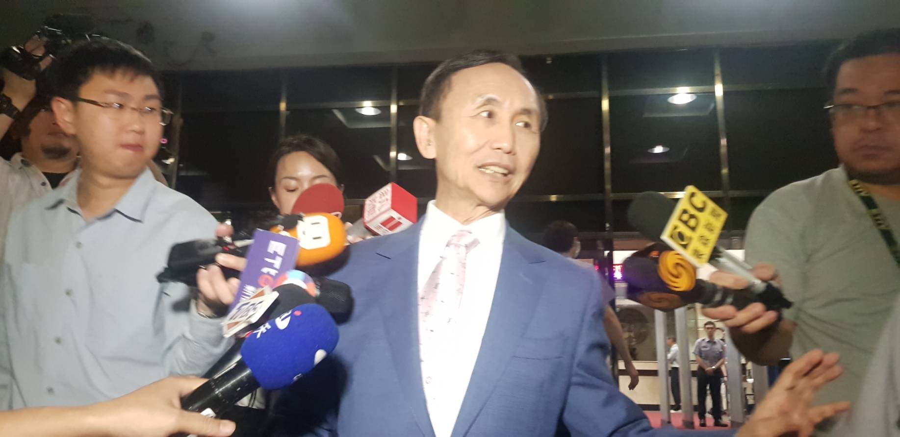 吳子嘉表示,韓國瑜有可能是中華民國未來的總統,包括他個人私生活、或他所稱的婚外情,都屬公共領域事情,必須接受最嚴格的檢驗。