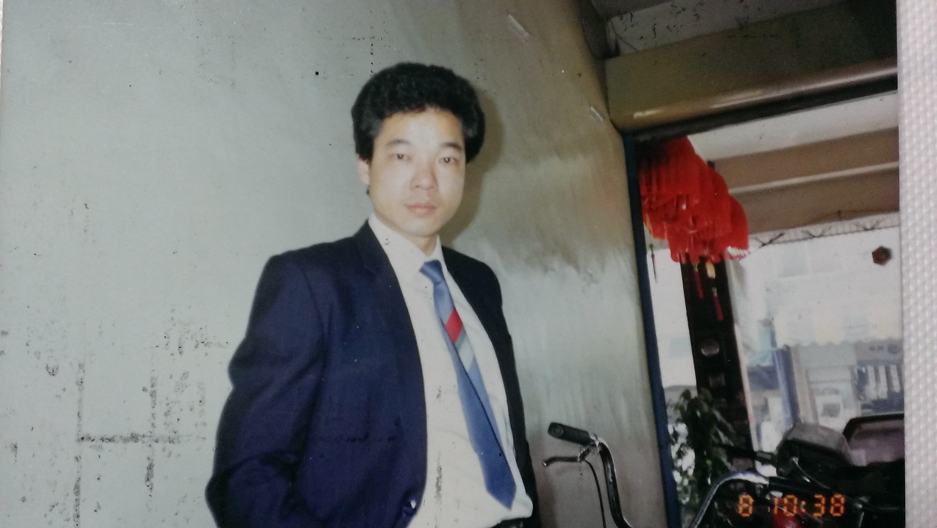 張瑞榮年輕時原本在飯店業工作,後來因為不甘心投資石沉大海,辭職進入三能。(三能提供)