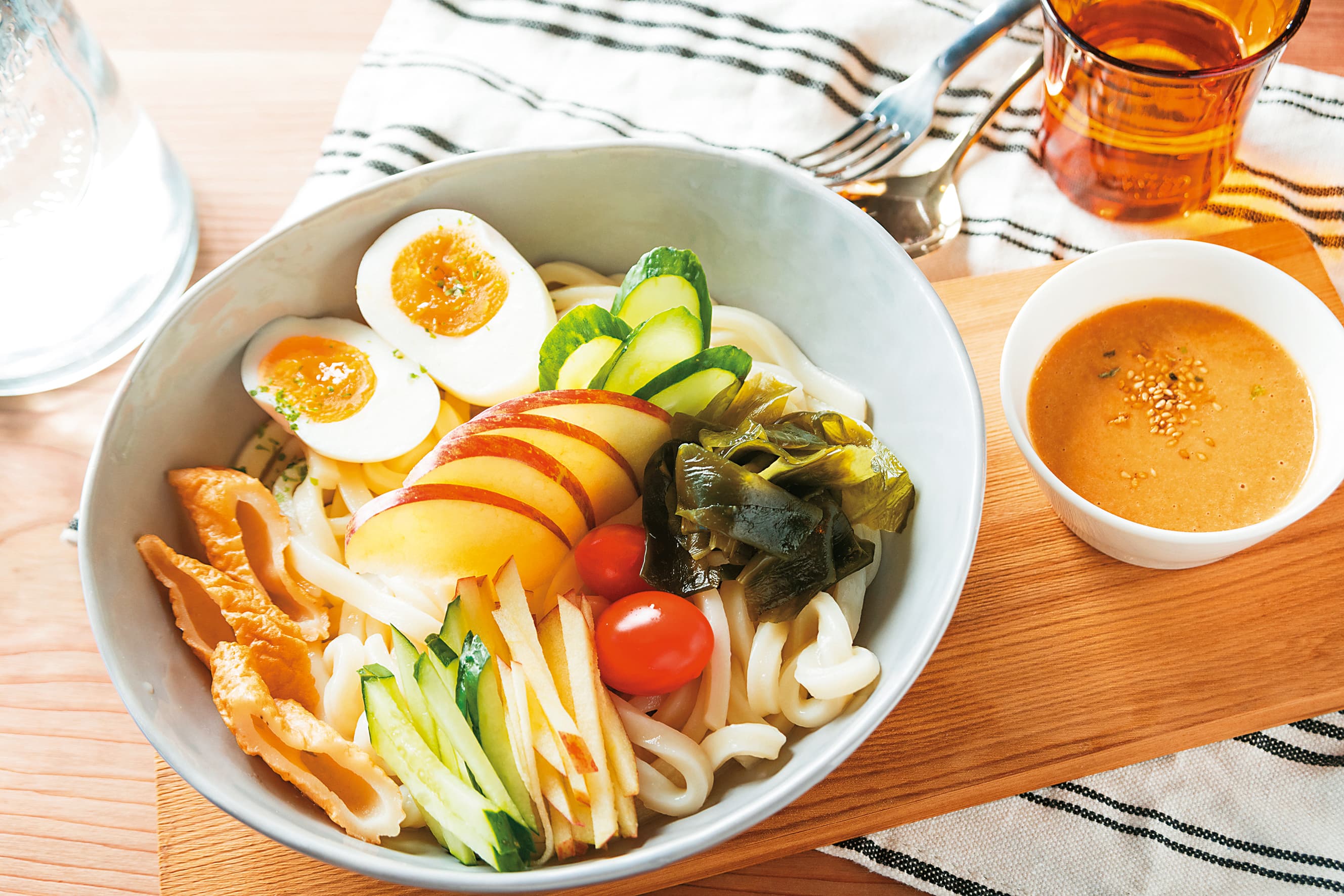 夏日限定的「胡麻烏龍涼麵」,醬香麵Q。(260元/份)