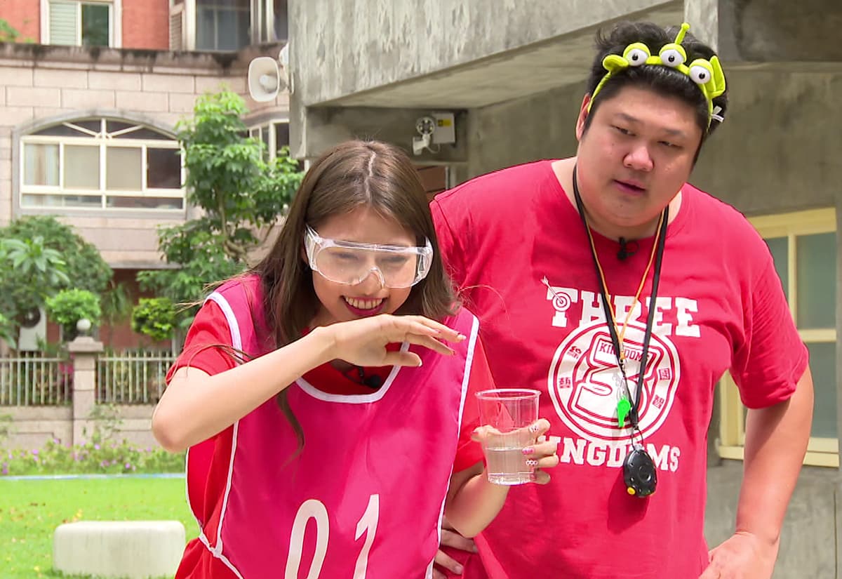 日本女團「AKB48」姐妹團AKB48 TeamTP中的阿部瑪利亞被邀上外景節目《綜藝3國智》。(台視提供)