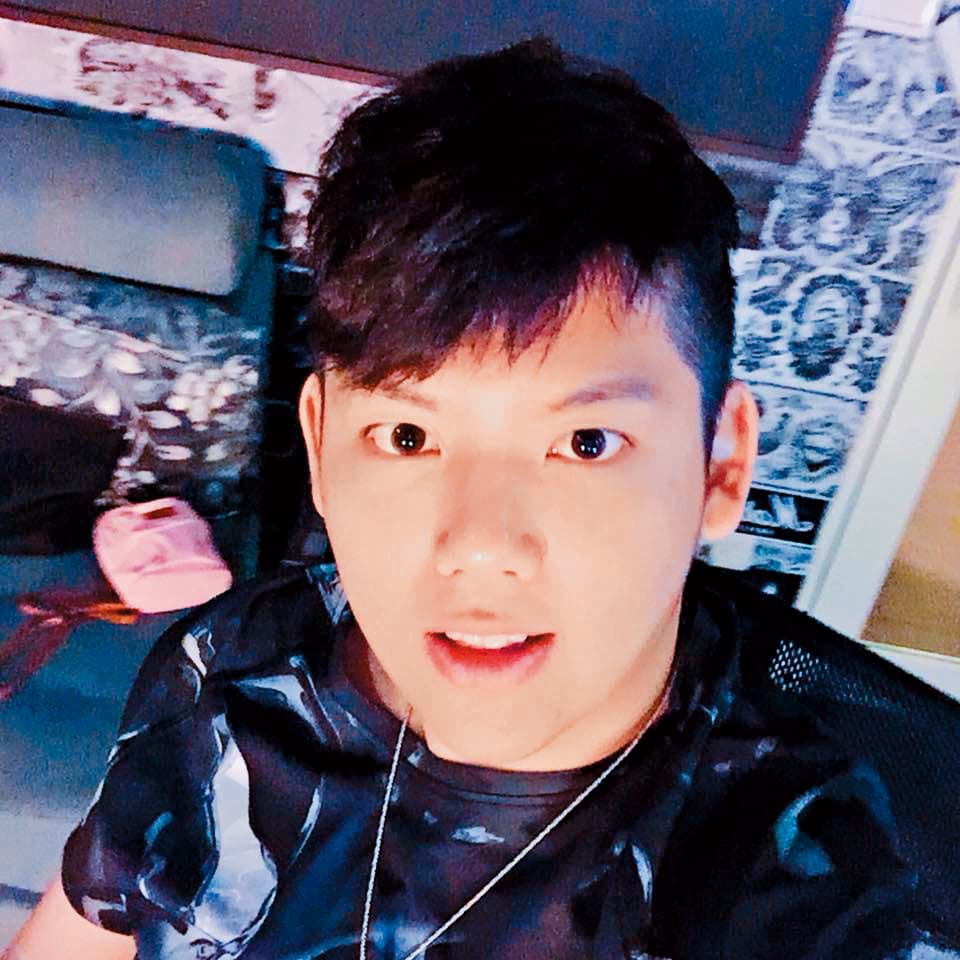 胖虎演出電影,卻瘋狂抱怨劇中男主角和劇本。(翻攝自胖虎臉書)