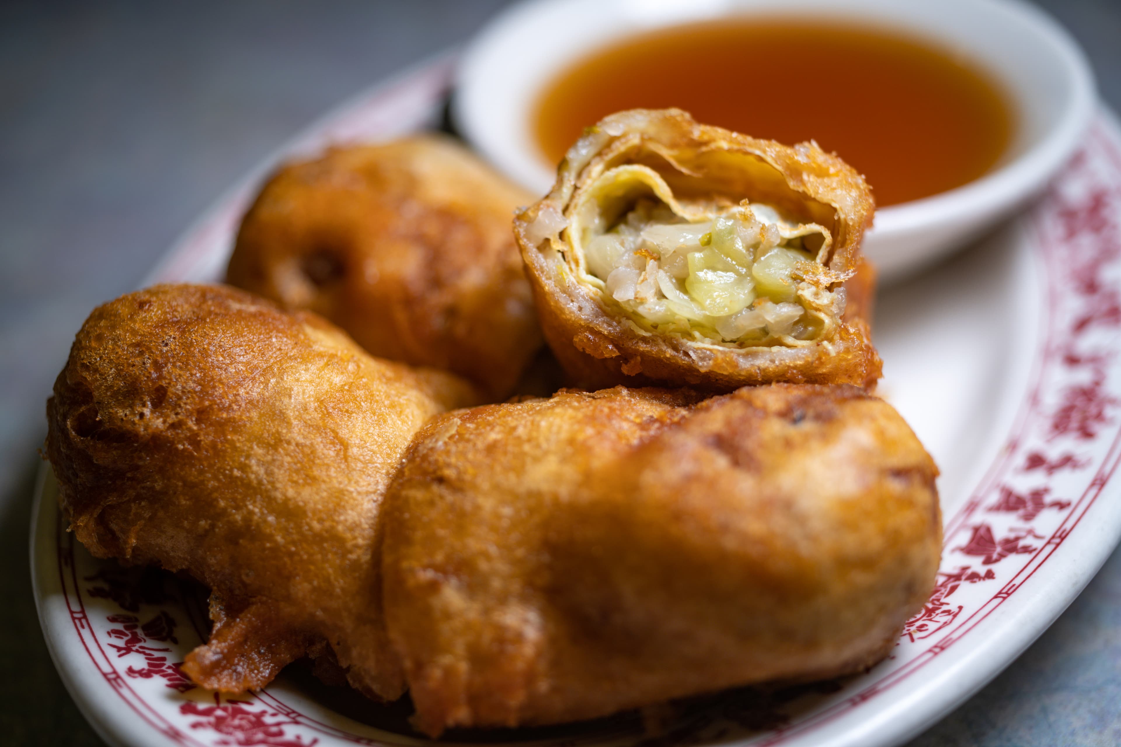 個頭碩大的「春捲」,味道有點難以形容。(8.45美元/份,約NT$263)