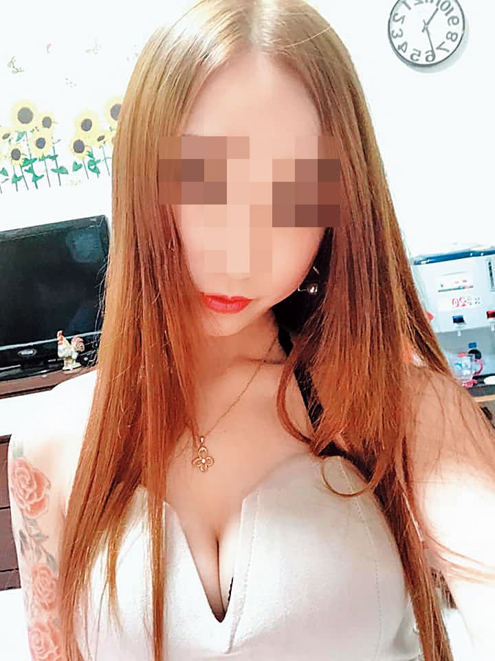 17歲的少女小珍平常穿著性感,打扮超齡。(翻攝臉書)