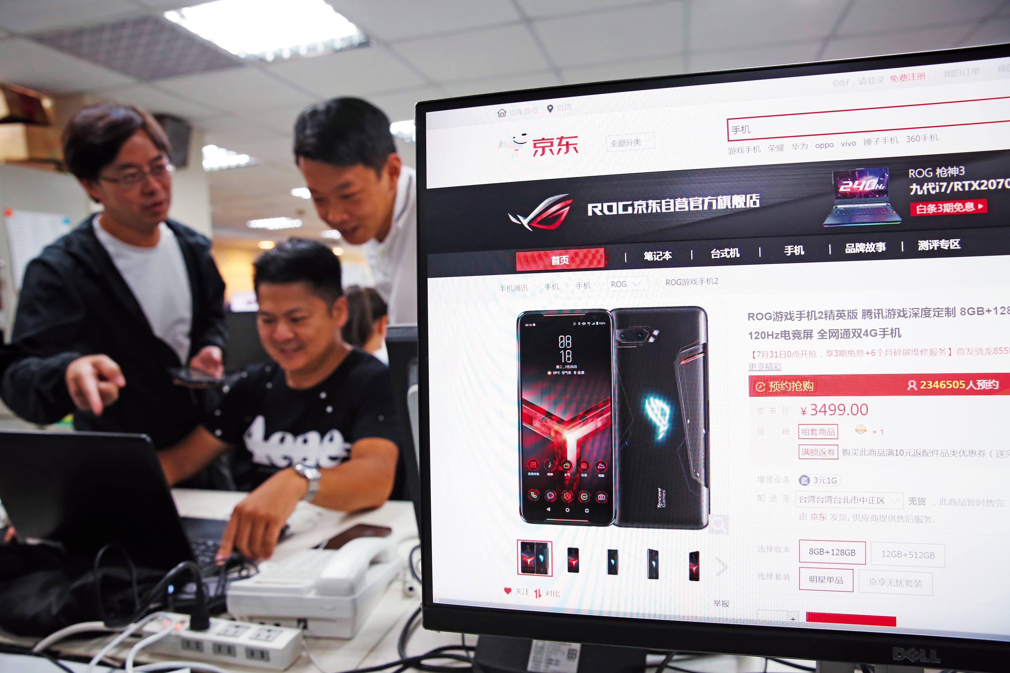 ROG Phone II電競手機在中國發表才2天,即在電商合作夥伴京東商城衝出逾234萬人預購佳績。