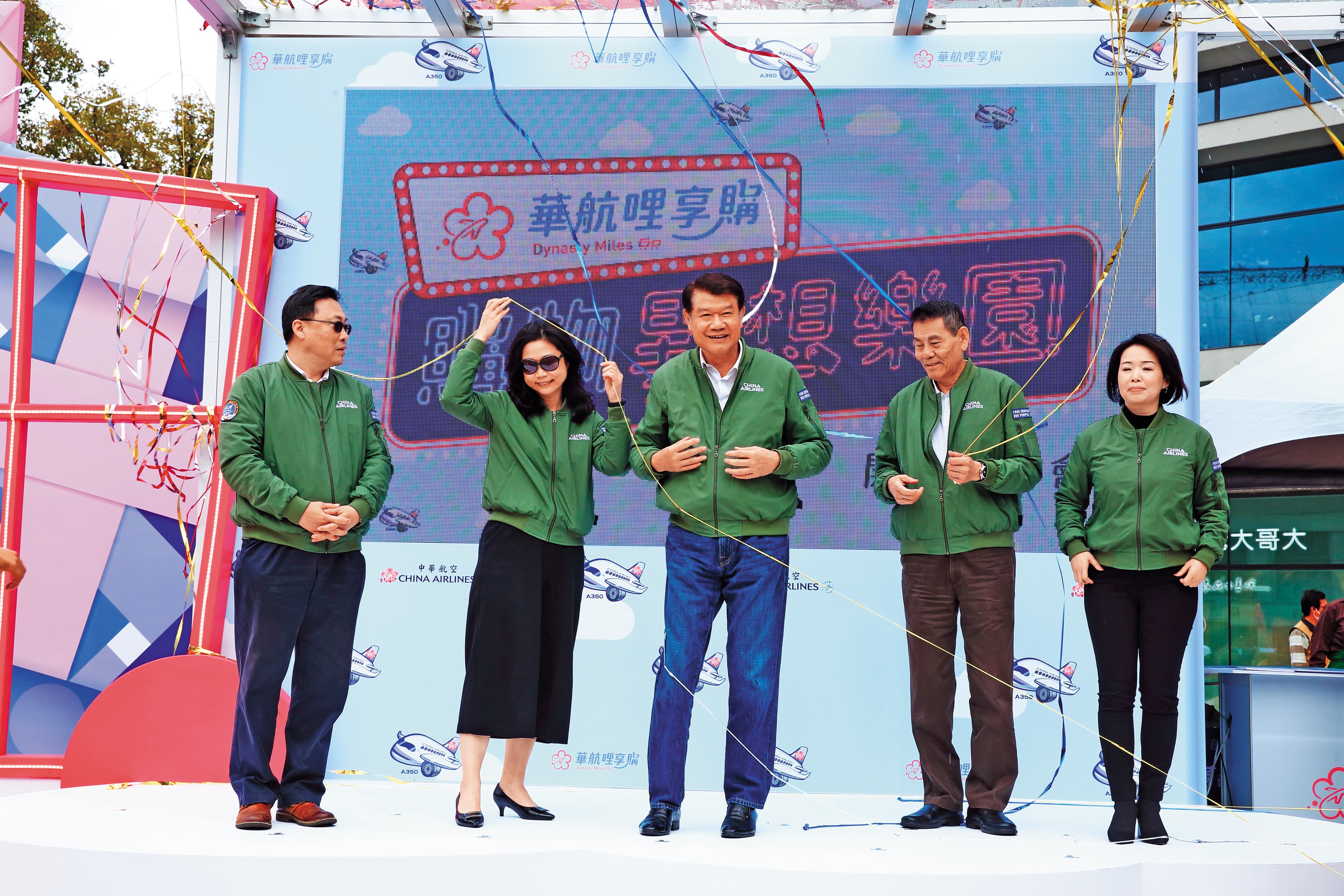 華航去年底成立電商平台,時任董事長何煖軒與資深副總羅雅美同台參加記者會,羅原本可望升任總經理,卻在這次免稅菸事件遭改調董事長特助。