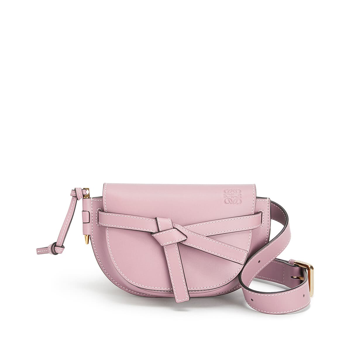 Gate Bumbag粉色小牛皮斜背腰包。$51,000(LOEWE提供)