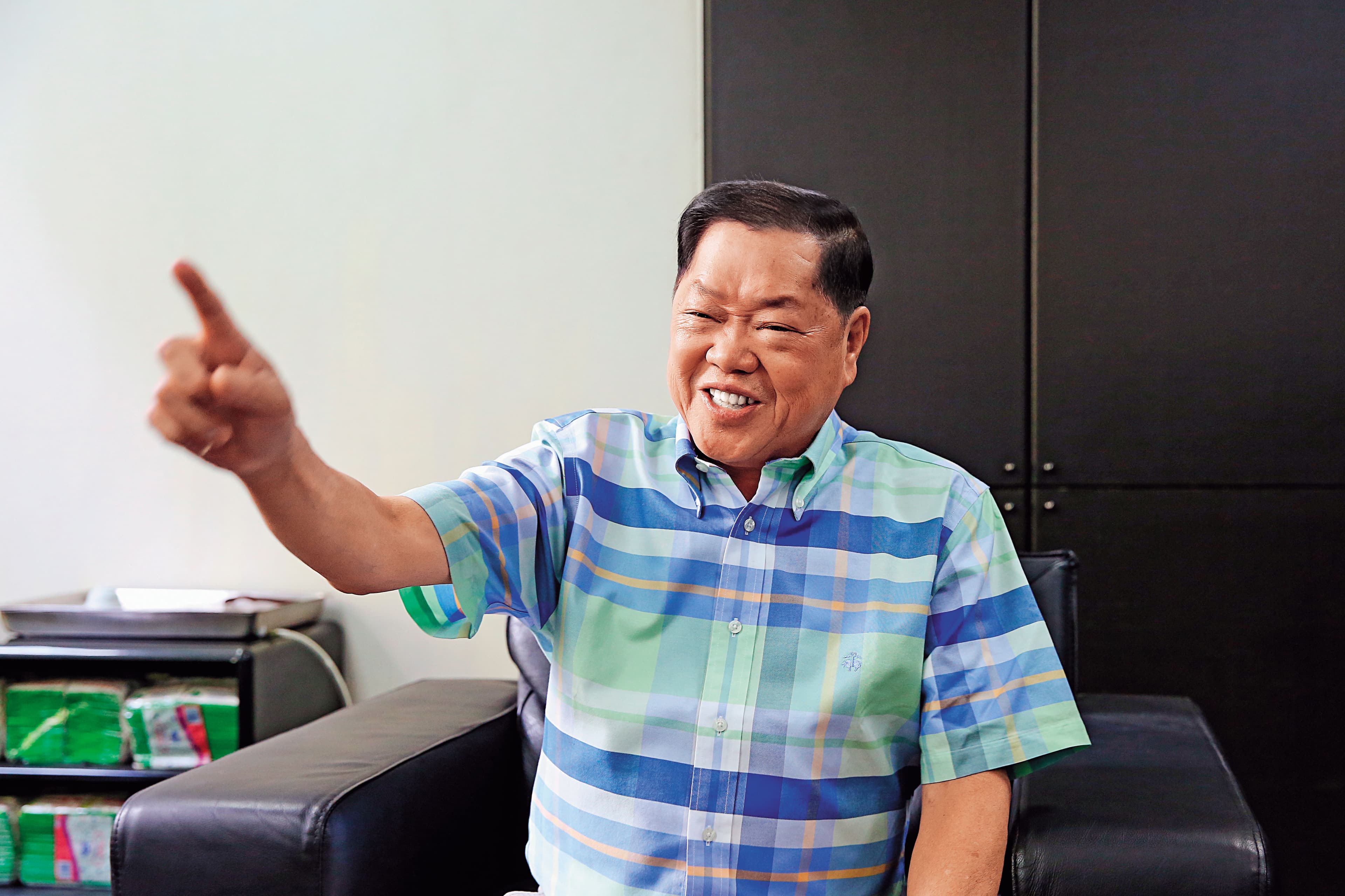 市場派找三立董事長林崑海助陣。