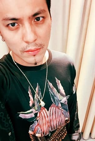 本刊曝光嘎嘎疑似同時交往3女後,屁蛋妹立刻將先前讚賞嘎嘎魅力的貼文刪除,接著發文痛罵,「真的是渣男無誤!」(翻攝自嘎嘎臉書)