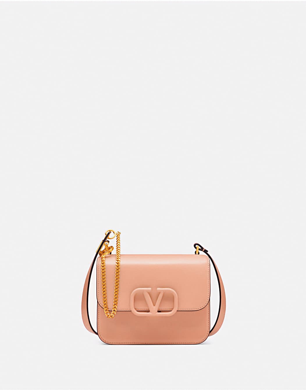 VALENTINO GARAVANI Vsling 奶茶色亮澤小牛皮肩背包,NT$76,000。(VALENTINO提供)