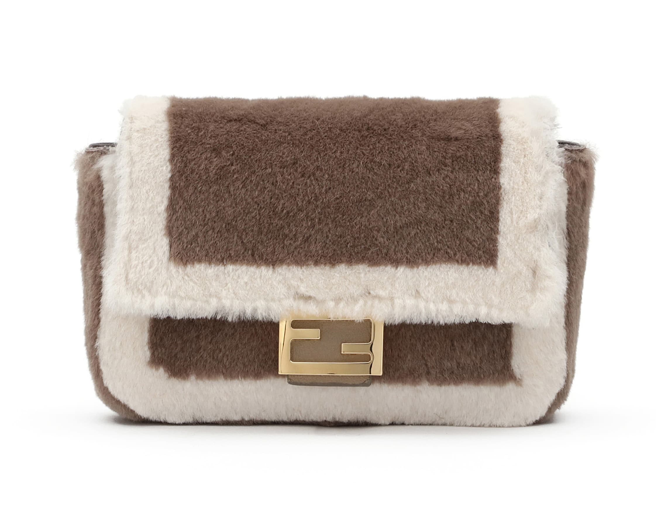 貂毛材質的FENDI Nano Baguette_brown mink,NT$39,000。(FENDI提供)