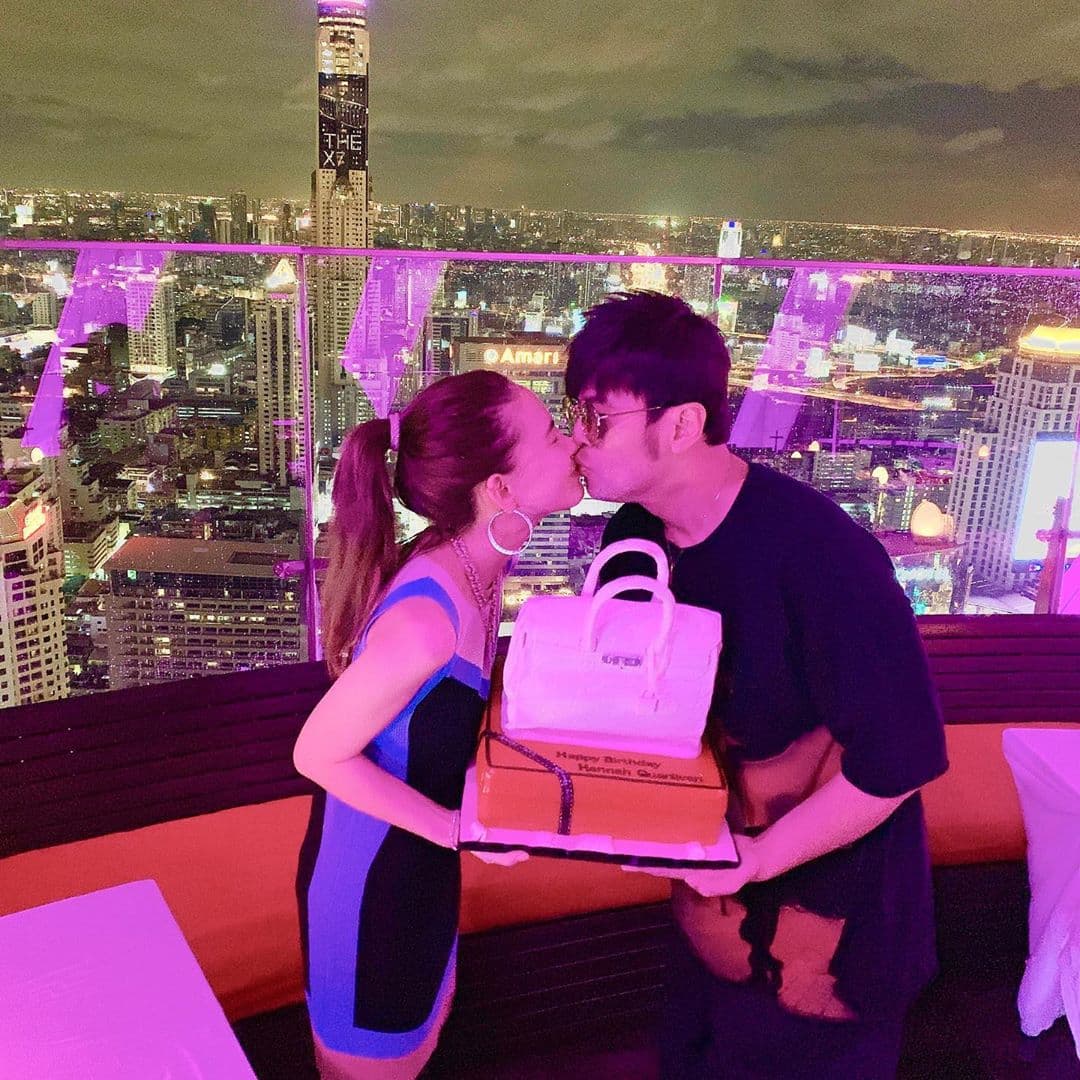 周杰倫寵妻無極限,在泰國為昆凌慶生公開接吻。(翻攝自周杰倫IG)