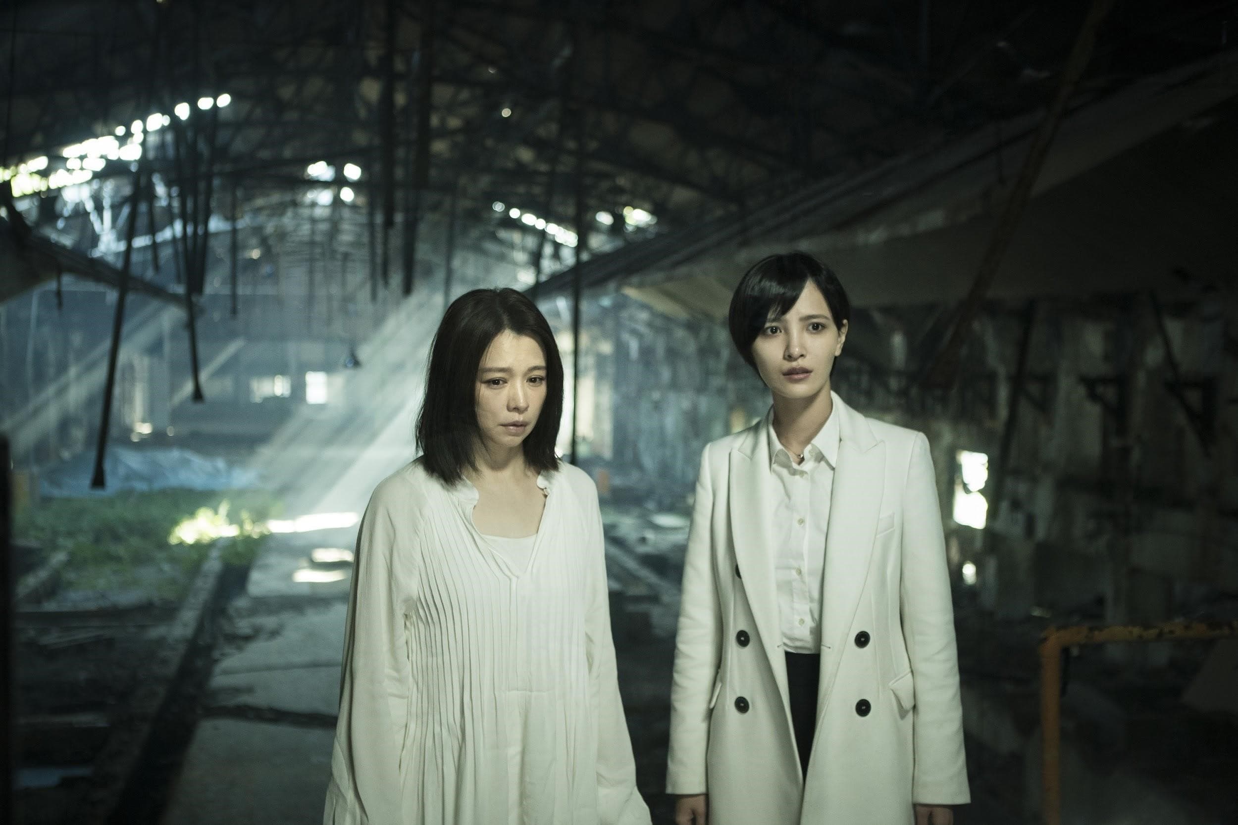 HBO Asia 首部自製的科幻劇《獵夢特工》由徐若瑄(左)領銜,全劇在台灣拍攝。 (HBO Asia提供)