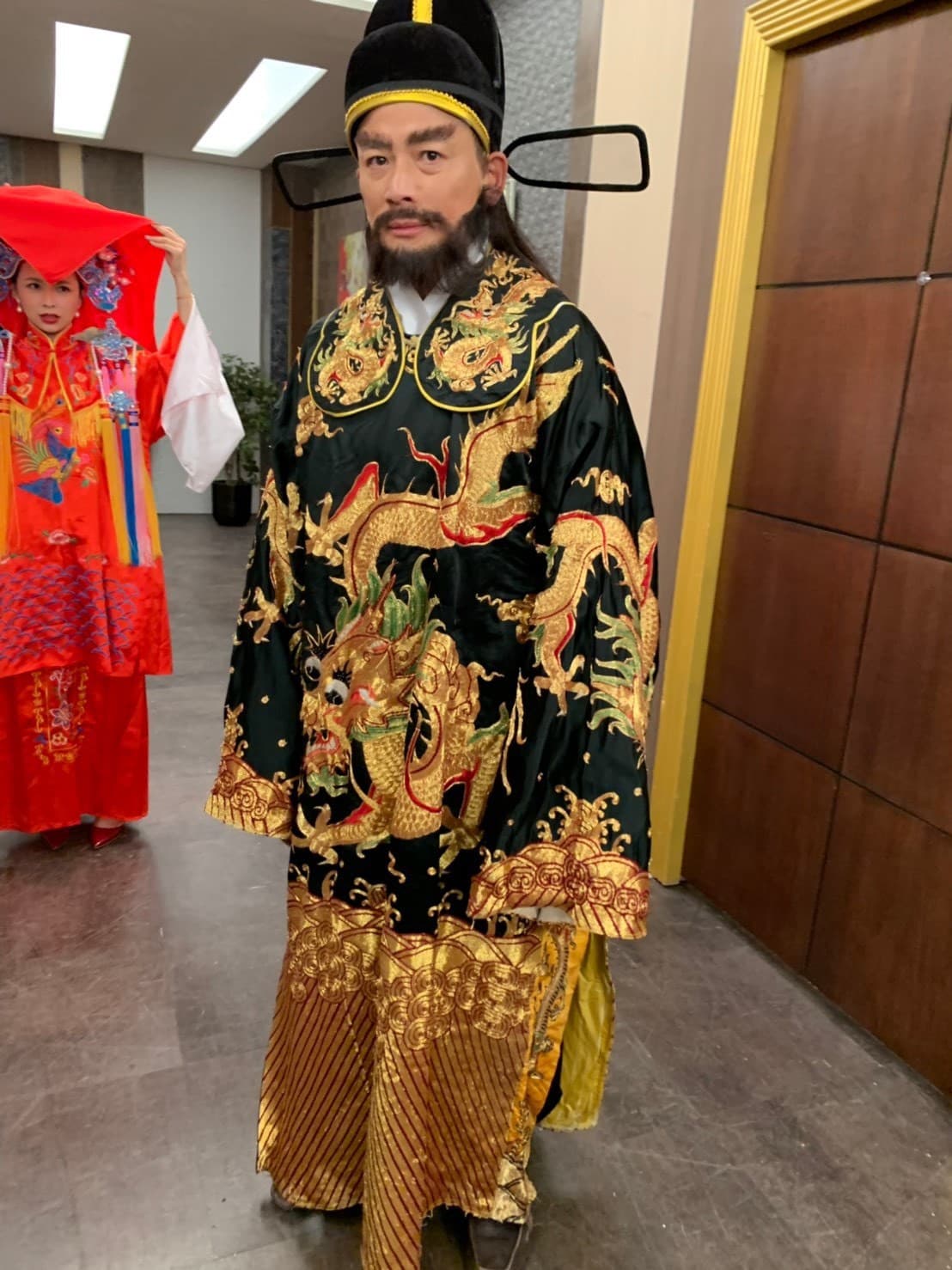 江宏恩為《炮仔聲》cosplay閻羅王。(三立提供)