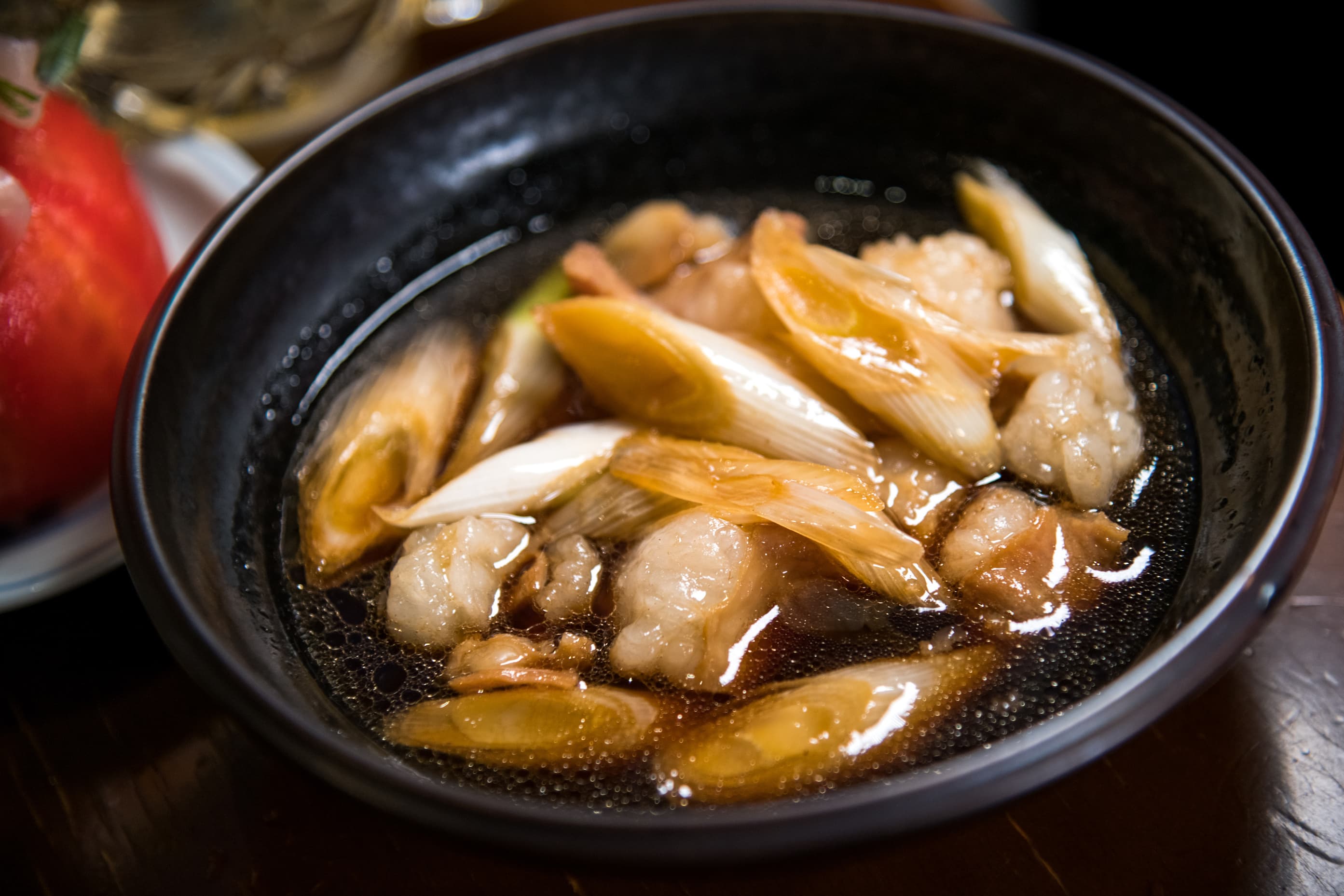 「味噌煮牛腸」鹹香入味,是丸吟超人氣料理。(580日圓/份,約NT$169)