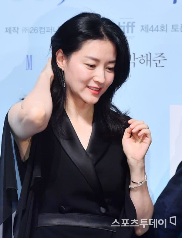 李英愛笑說時隔14年回歸大銀幕,內心仍有點百感交集。(翻攝自sporttoday)