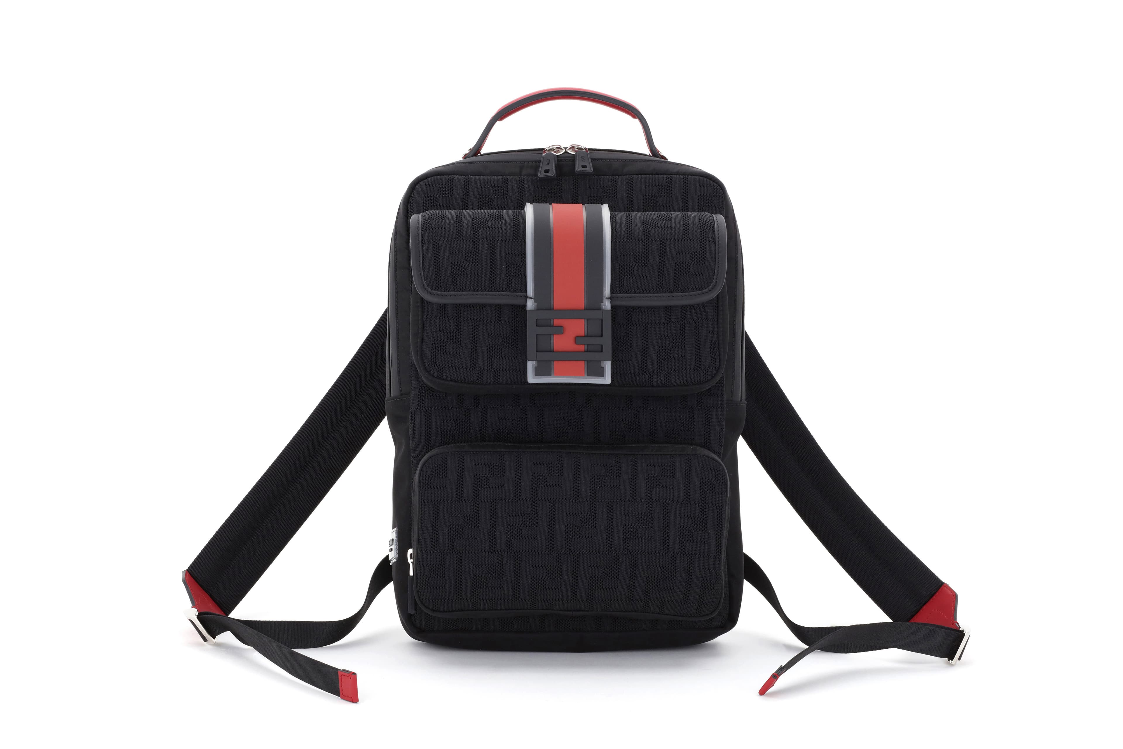 FENDI Baguette Pack早春FF Logo款。NT$59,900(FENDI提供)