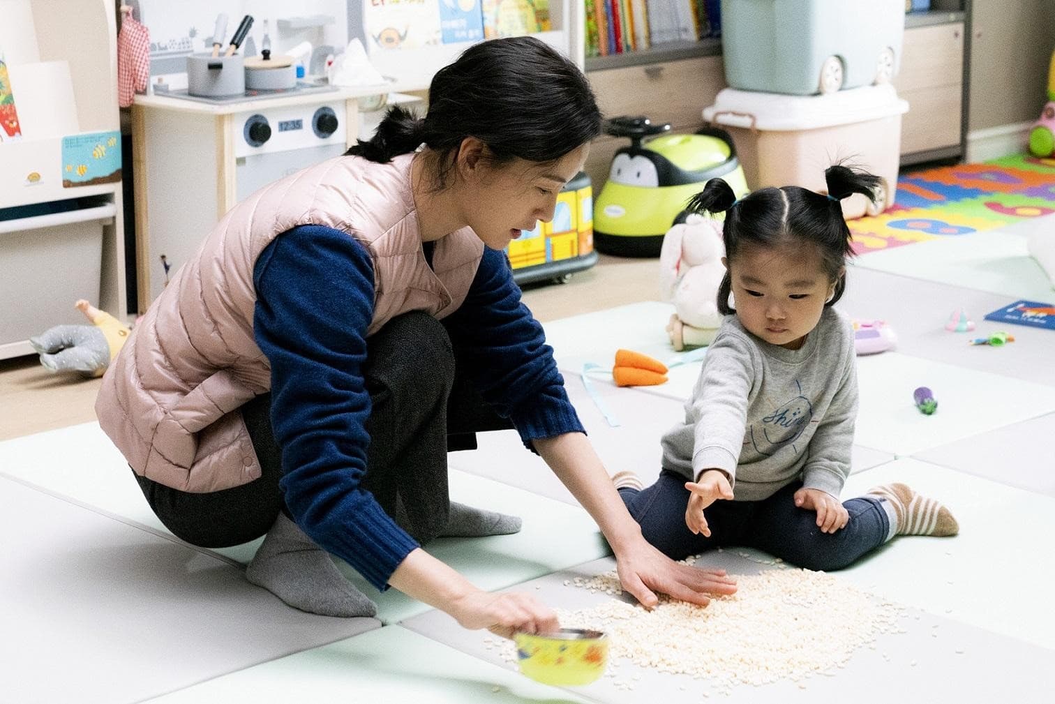 鄭有美在新片《82年生的金智英》飾演全職家庭主婦,刻畫出韓國女性在日常生活中所遭遇的困境。(車庫娛樂提供)
