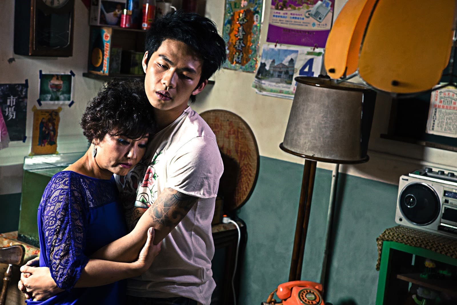 呂雪鳳(左)、李鴻其(右)主演的《醉.生夢死》反映張作驥當時擔心母親死亡的恐懼。(張作驥電影工作室提供)
