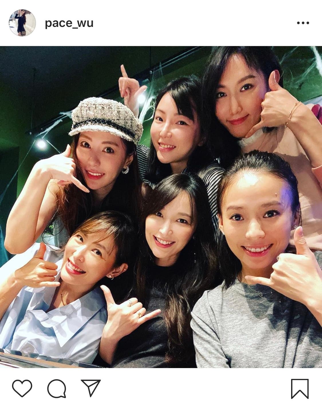 上月中吳佩慈跟閨蜜好友聚餐,她並秀出6個人合照。(翻攝自吳佩慈IG)
