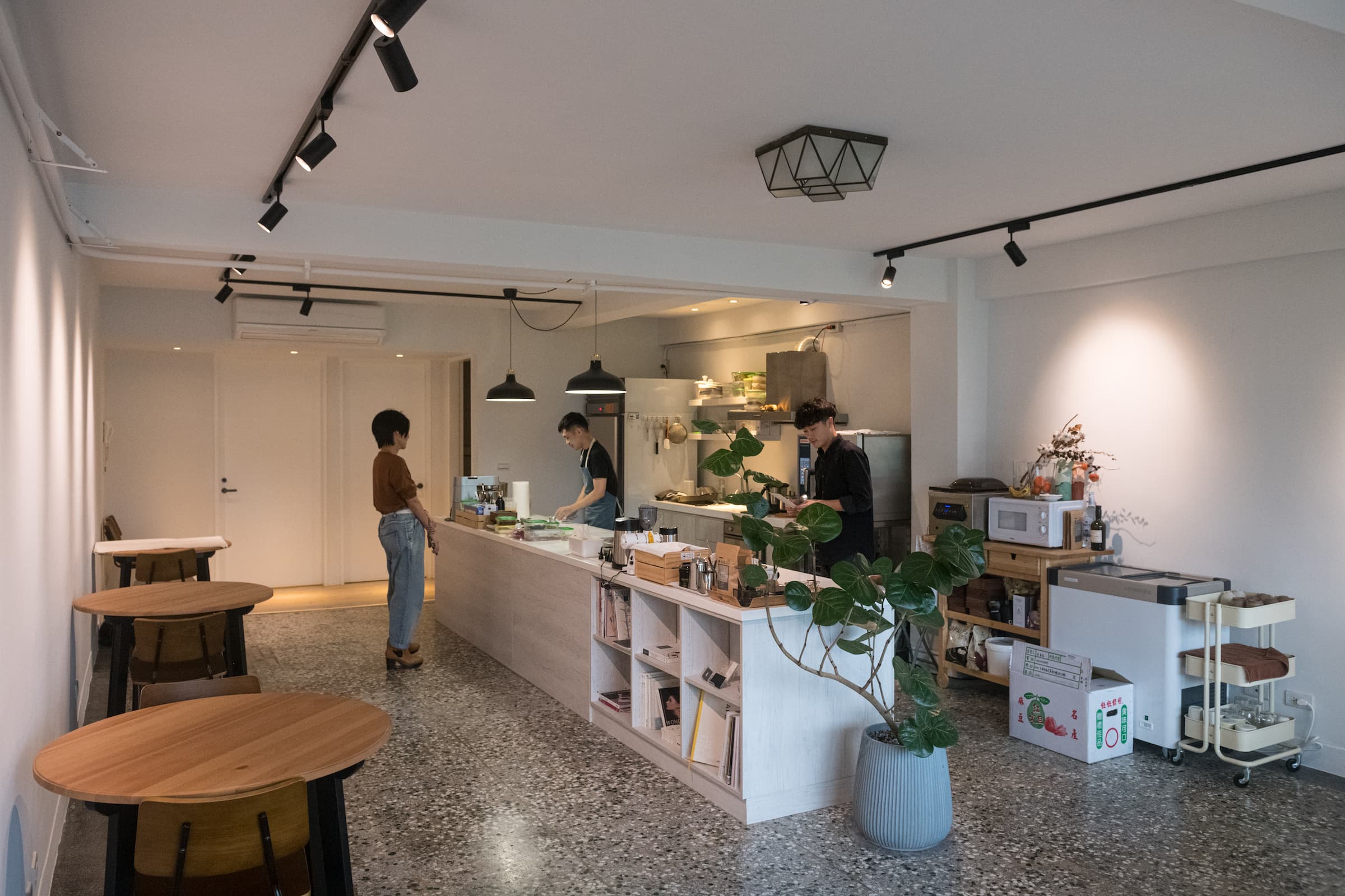 只開放週末位子的HUGH LAB,店面如小工作室。