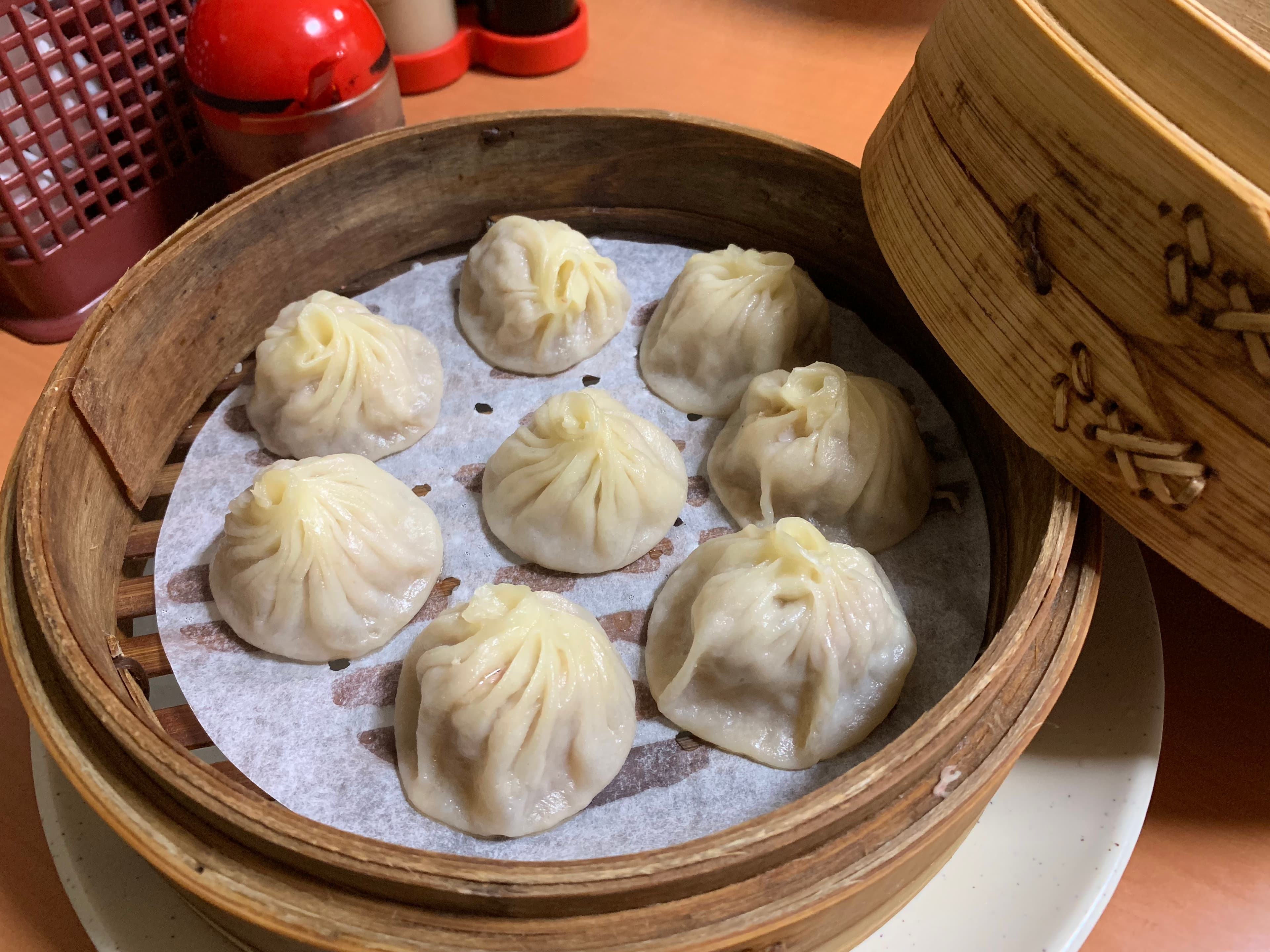 「小籠包」皮薄不爛、收口處不會過厚。(140元/一籠8個)