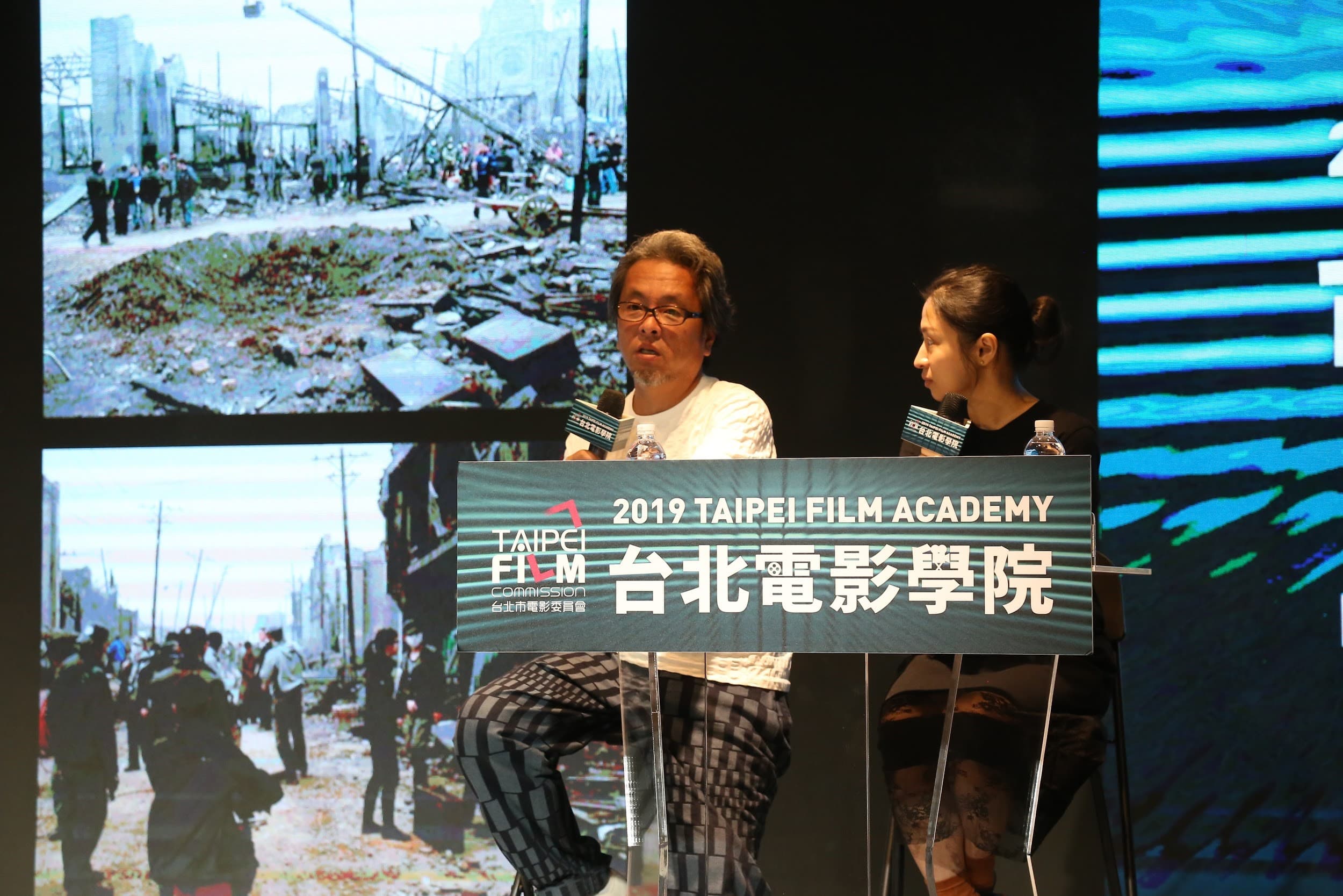 赤塚佳仁(左)日前應台北市影委會邀請擔任「台北電影學院」講座講師分享從事電影美術的經驗。(台北市影委會提供)