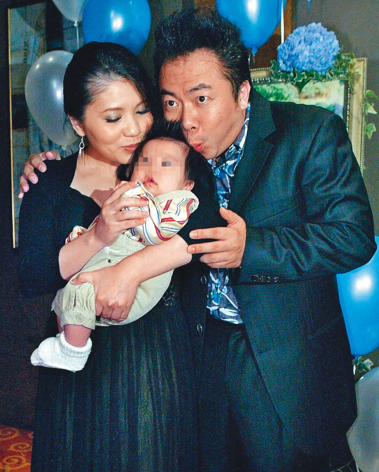董至成(右)跟太太羅若云(左)婚後曾做人工受孕失敗,幸好他40歲時,太太為他生下兒子。(東方IC)