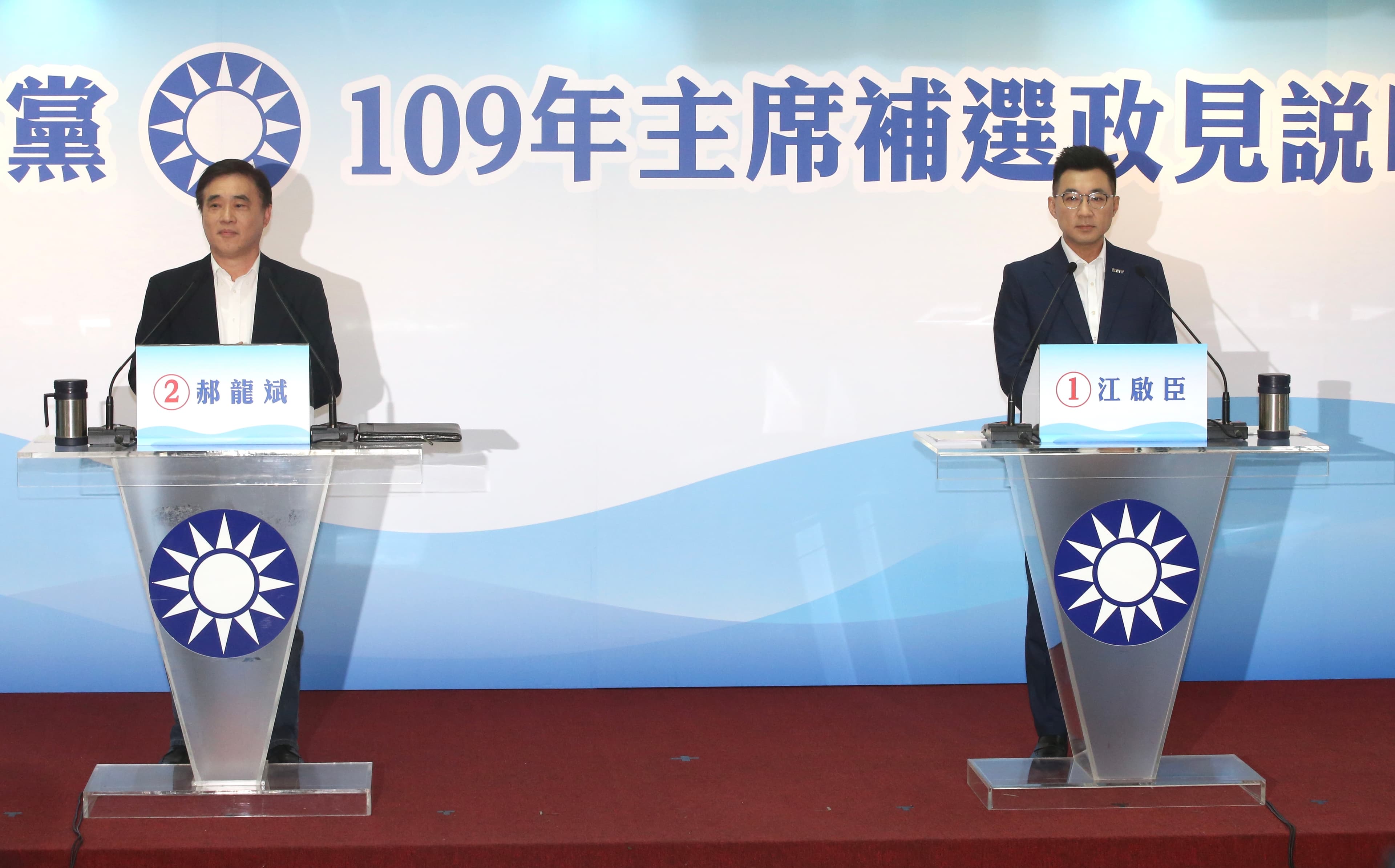 國民黨主席補選政見會,候選人郝龍斌(左)、江啟臣(右)。