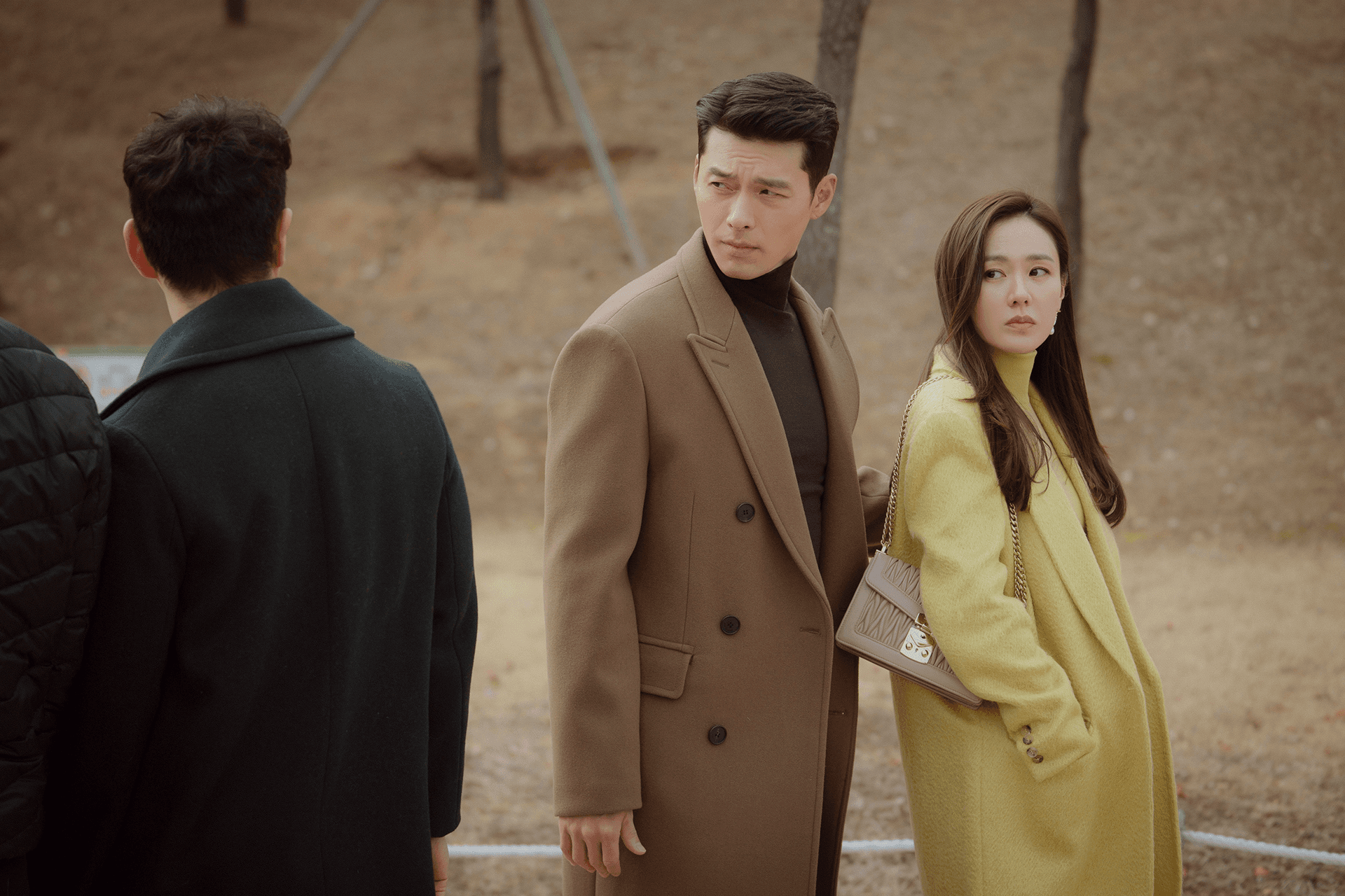 孫藝真身上的Miu Confidential包款是今年春夏最新顏色。(NETFLIX提供)