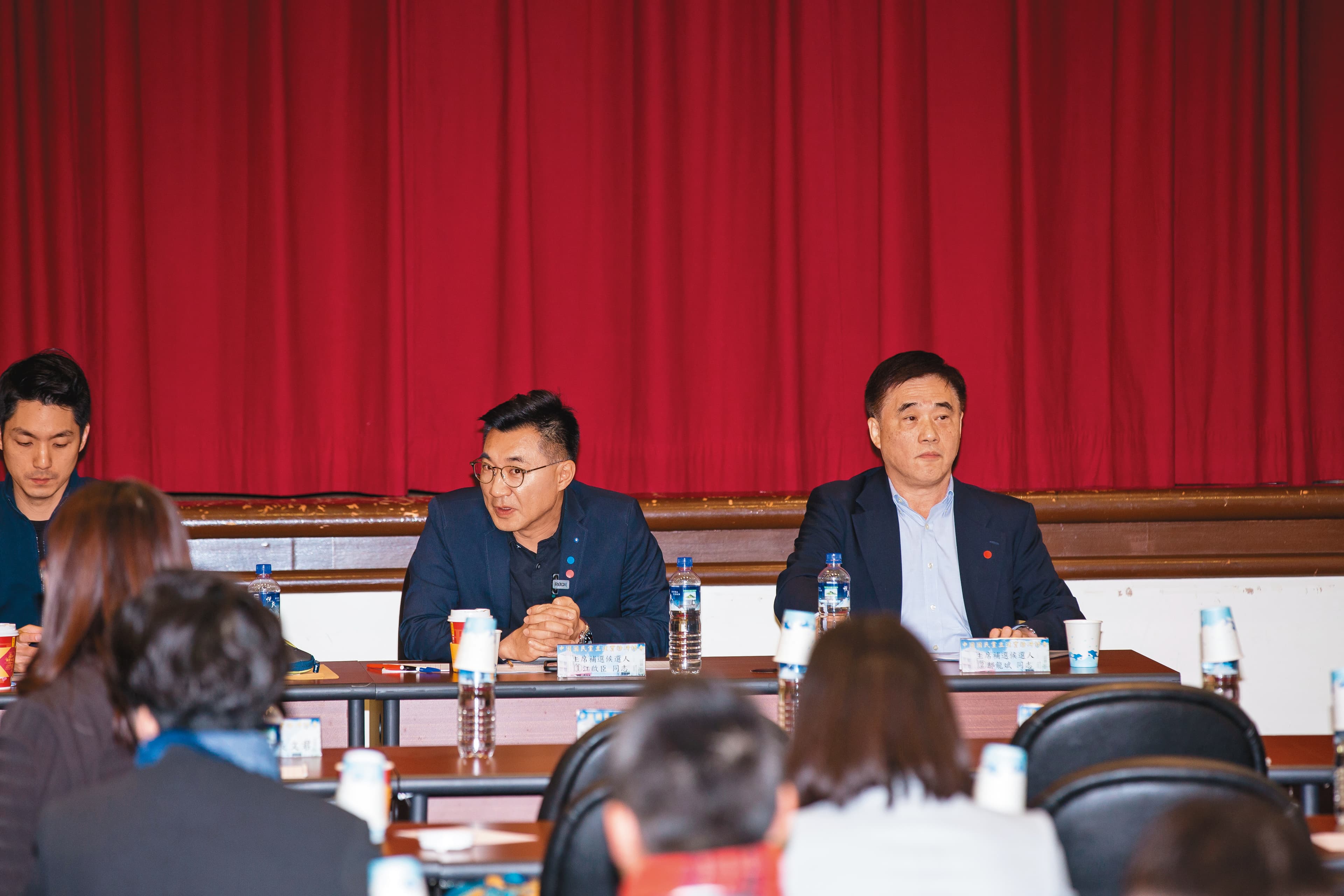 郝、江對決態勢,2人差距正逐漸縮小,選情膠著形成一場拉鋸戰。圖為國民黨團2月召開立法研討會。