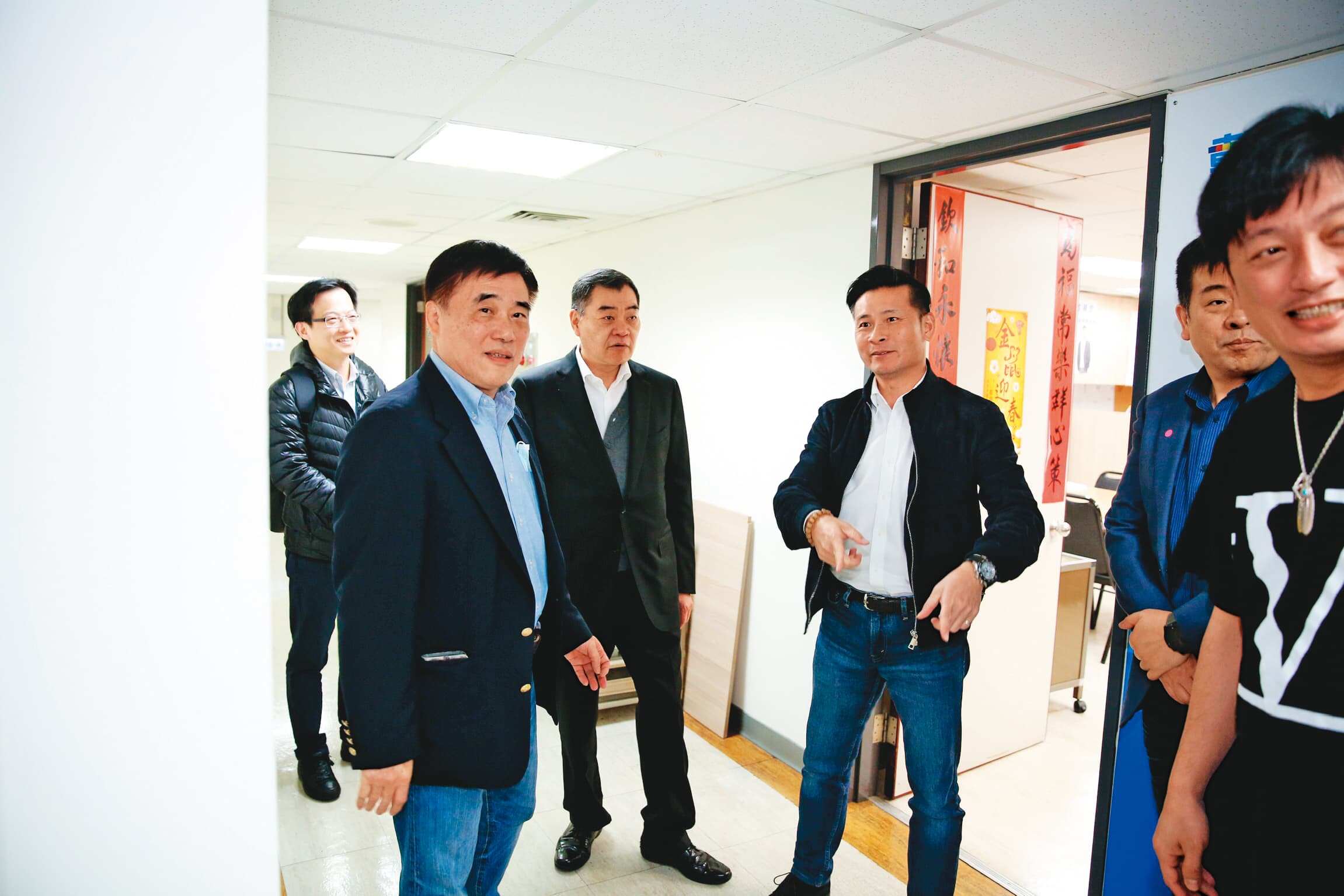 郝龍斌力拚在台北市大本營勝出,2日低調拜會市議會,再度爭取支持。