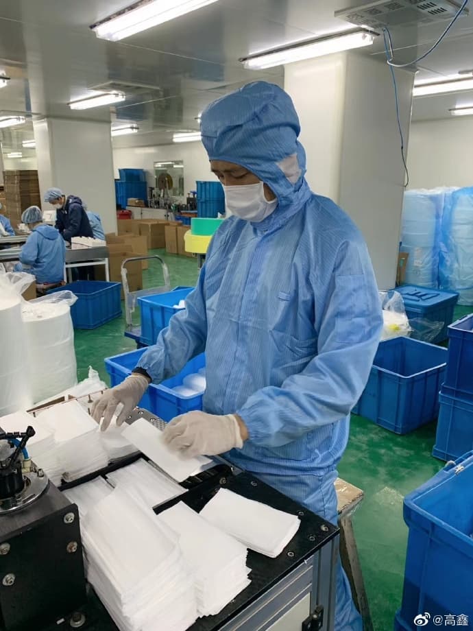 高鑫在微博分享口罩的製作流程。(翻攝自高鑫微博)