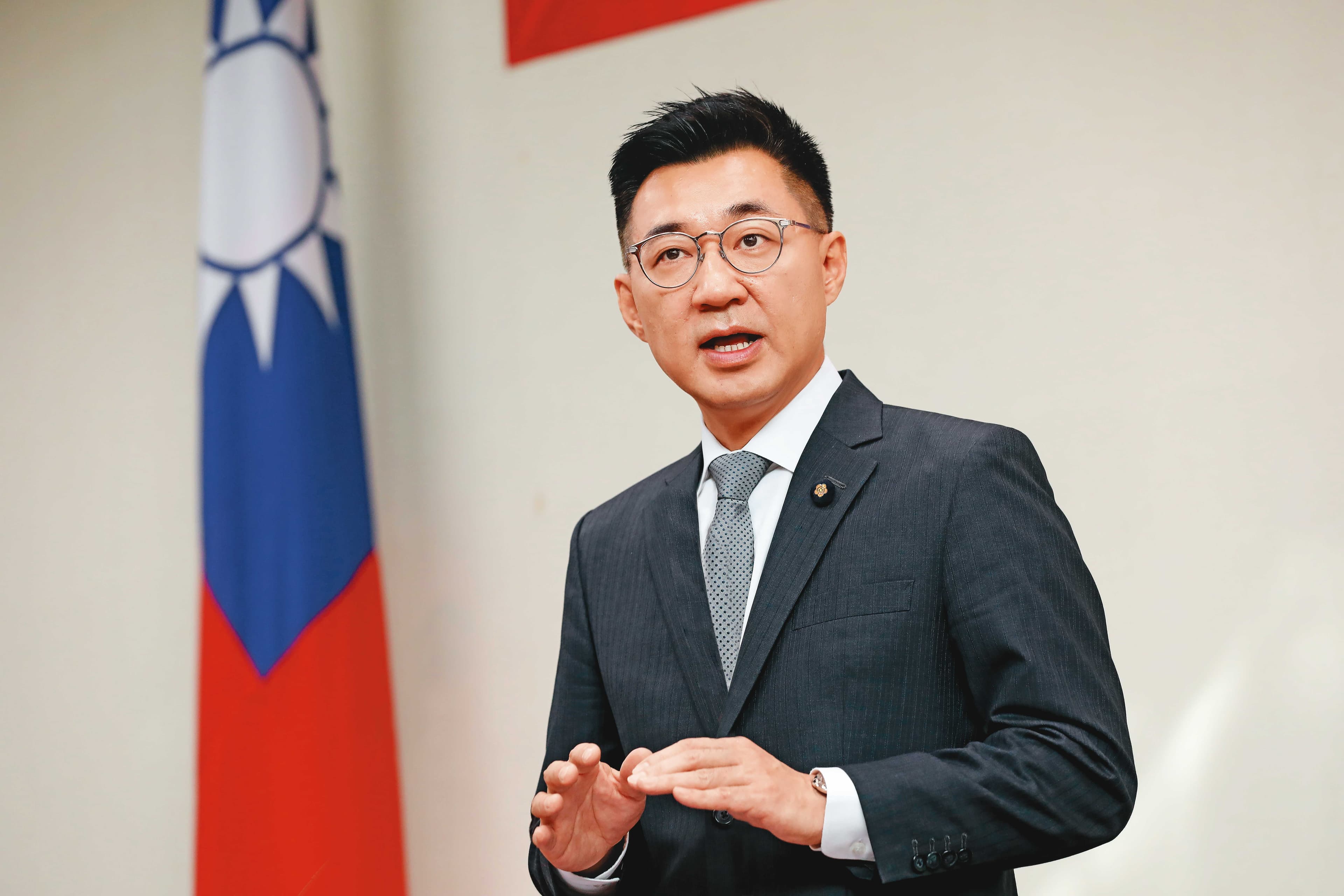 江啟臣挾世代交替之勢,當選國民黨新任主席,但他的考驗才正要開始。圖為江啟臣9日於中央黨部就職黨主席。
