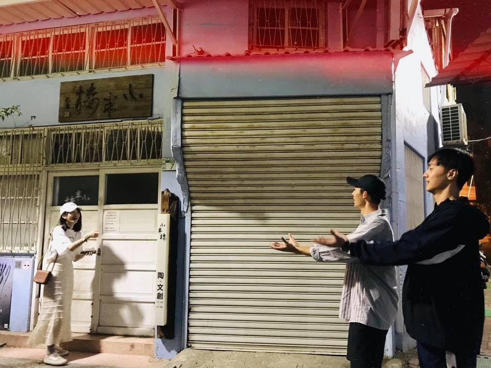 4倍煉乳是怎麼一回事呢,大概就是兩個鮮肉的懷抱吧。(翻攝自柯佳嬿臉書)