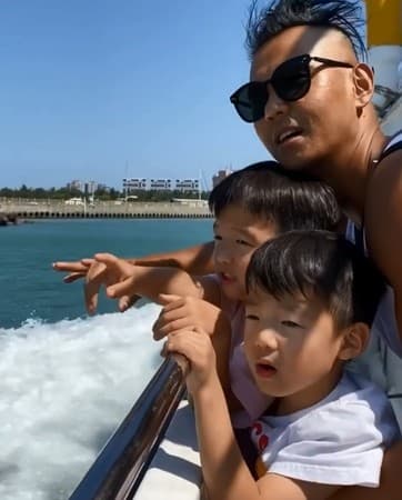 黑人常帶著兒子出去玩。(翻攝自黑人IG)