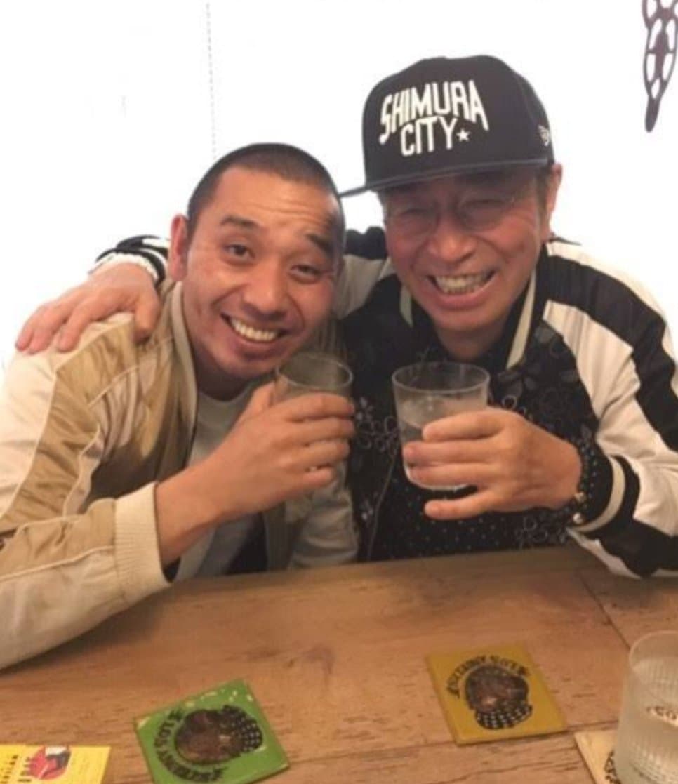 志村健愛喝酒,可以天天從傍晚喝到天亮。(翻攝dig325cdr推特)
