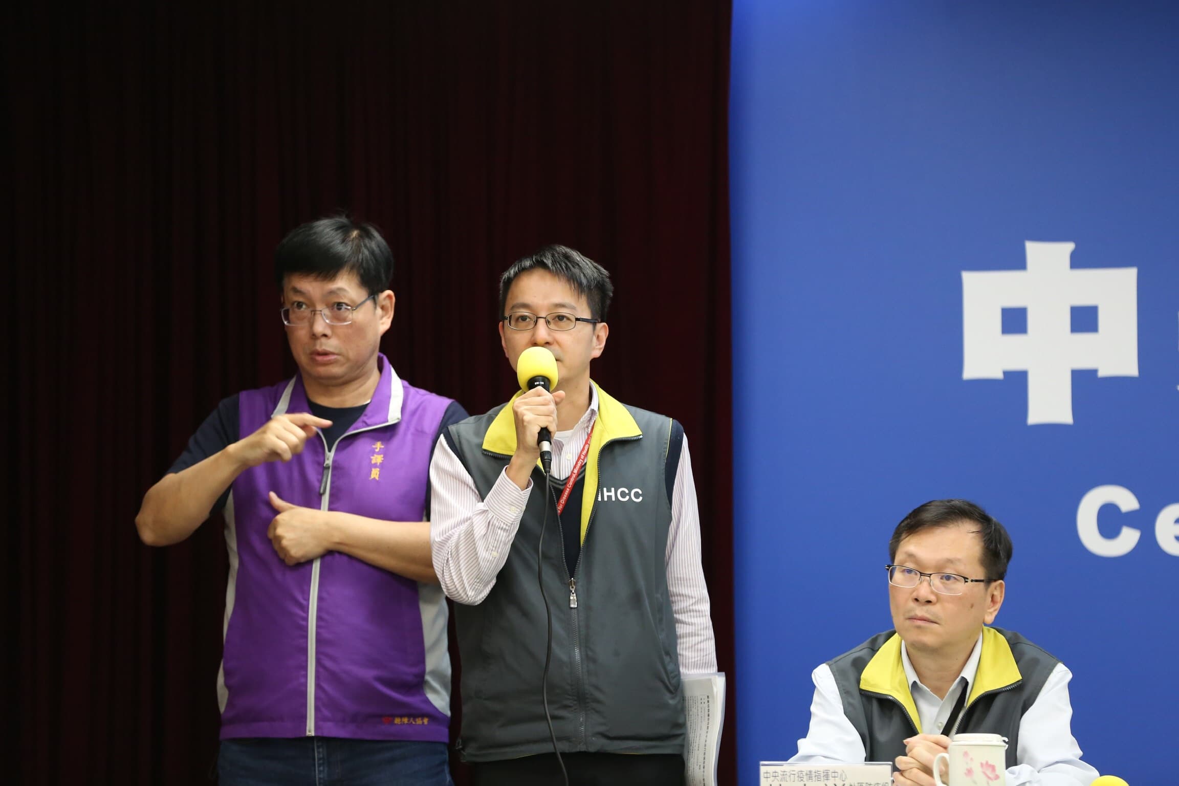 時任疾管署發言人、副署長羅一鈞發現有醫師在群組張貼的內容後,趕忙上PTT了解,當天中午去信中國查證並通報WHO。(本刊資料照)