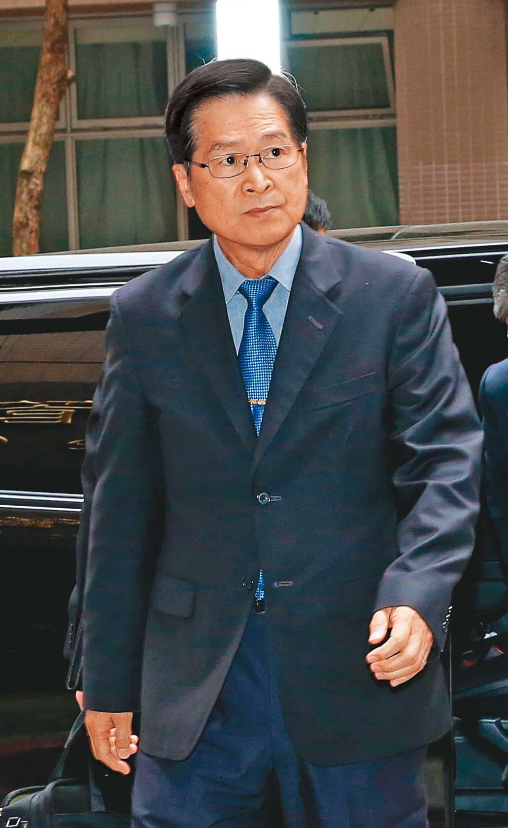 敦睦艦隊染疫後,國防部長嚴德發(圖)下達國軍防疫健康自主管理命令,要求從寬認定、從嚴管制,但國軍是否隱匿疫情、疏失如何究責,仍待釐清。