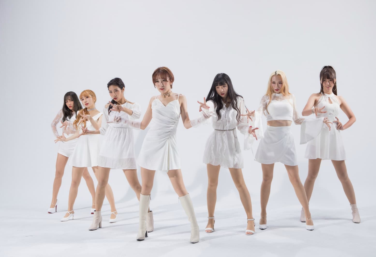 韓國活力女團Little Cheer Girl(縮寫:L.C.G.) 推出新單曲〈DREAM HEAVEN〉。(韓國Rainbow經紀公司提供)
