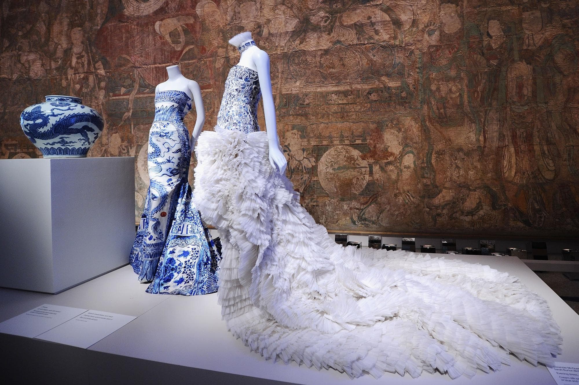 王家衛執掌Met Gala「中國:鏡花水月」時尚特展,創下驚人的81萬觀賞人次。(海鵬)