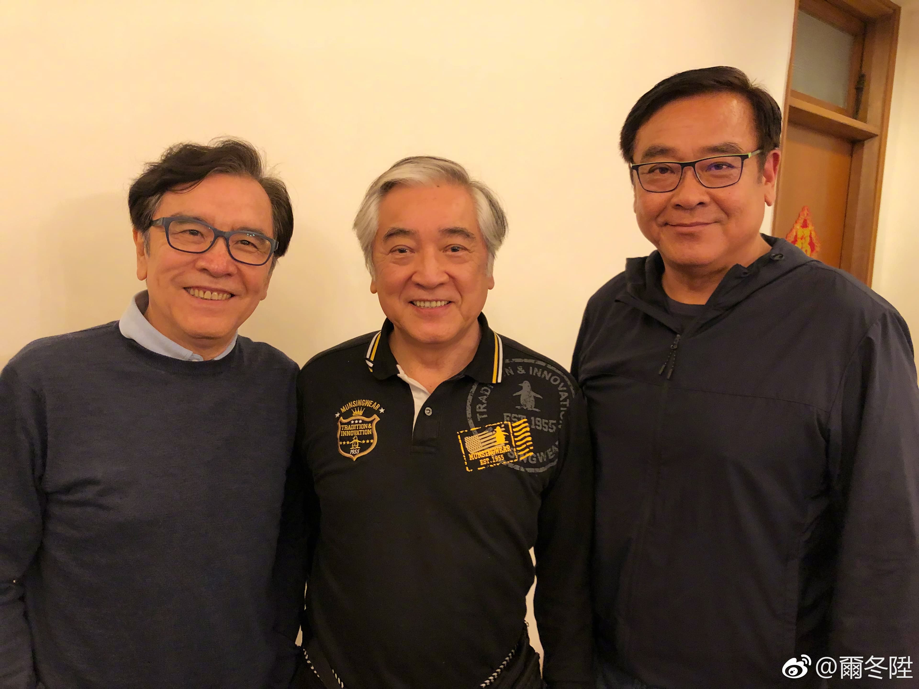 爾冬陞出身演藝世家,父母、哥哥都吃電影這行飯,他從演員轉型導演,袁詠儀的《新不了情》即出自其手筆。(翻攝自爾冬陞微博)