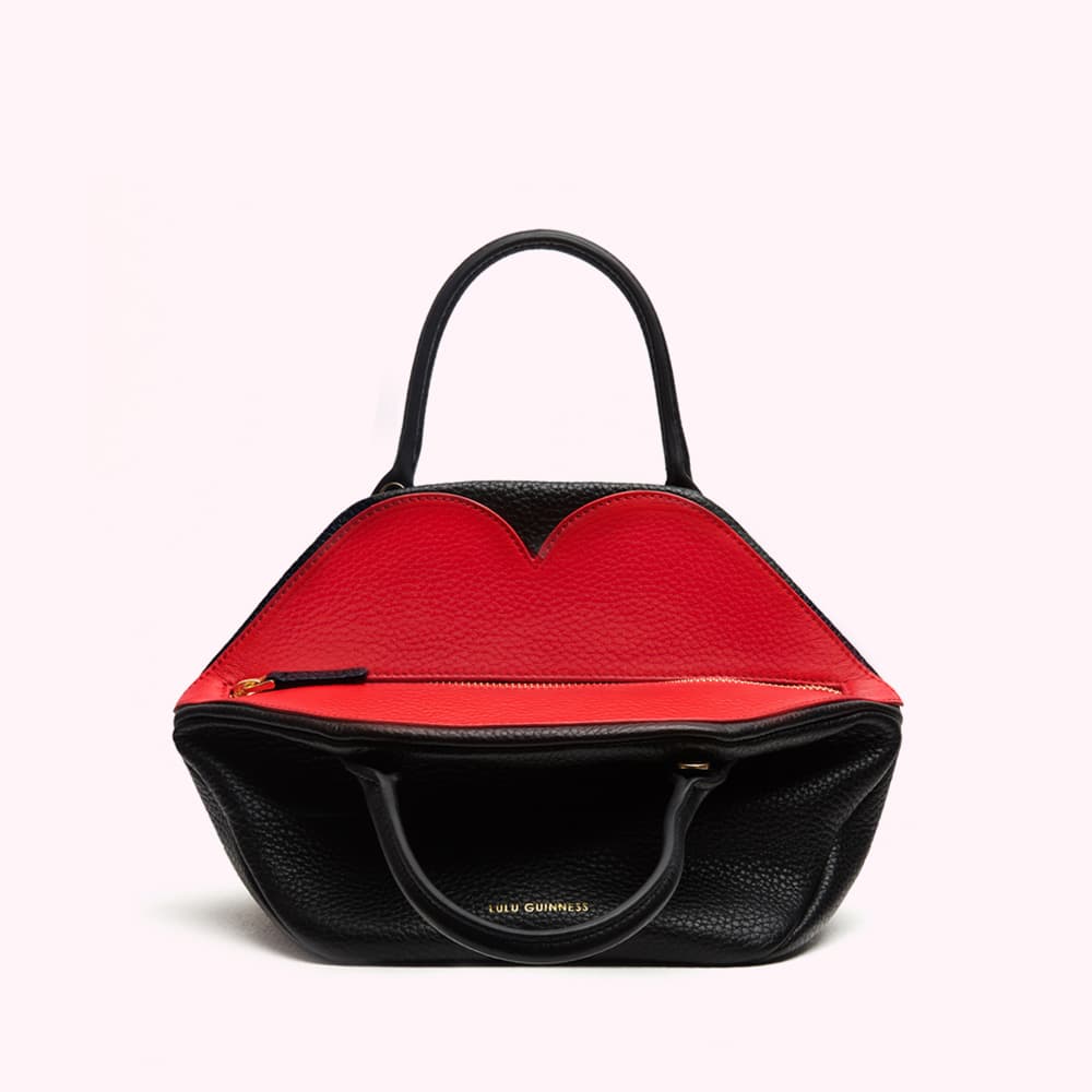 紅黑配色PEEKABOO LIPS包款。NT$17,800 ( Lulu Guinness 提供)