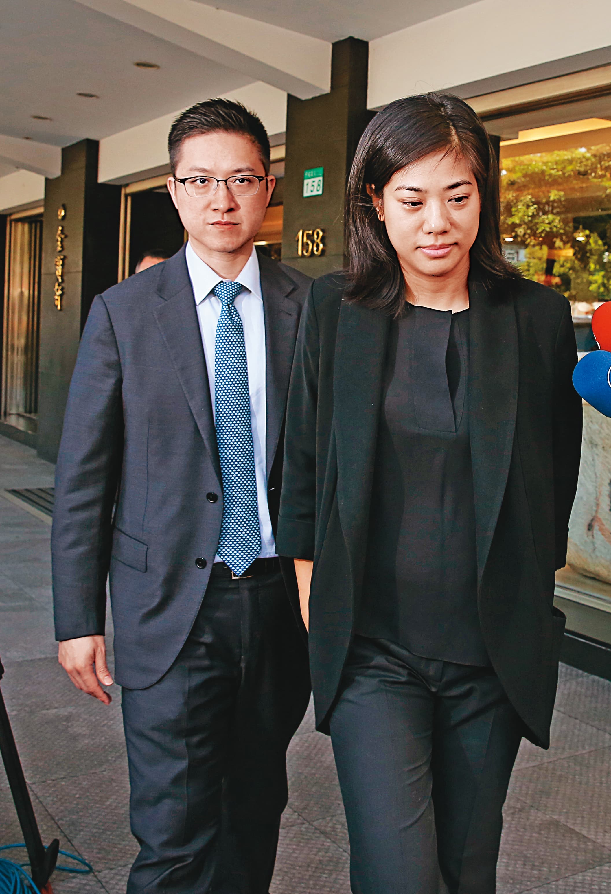 吳欣儒(右)和許丙曾孫許元禎(左)結婚多年,夫妻感情甚篤。