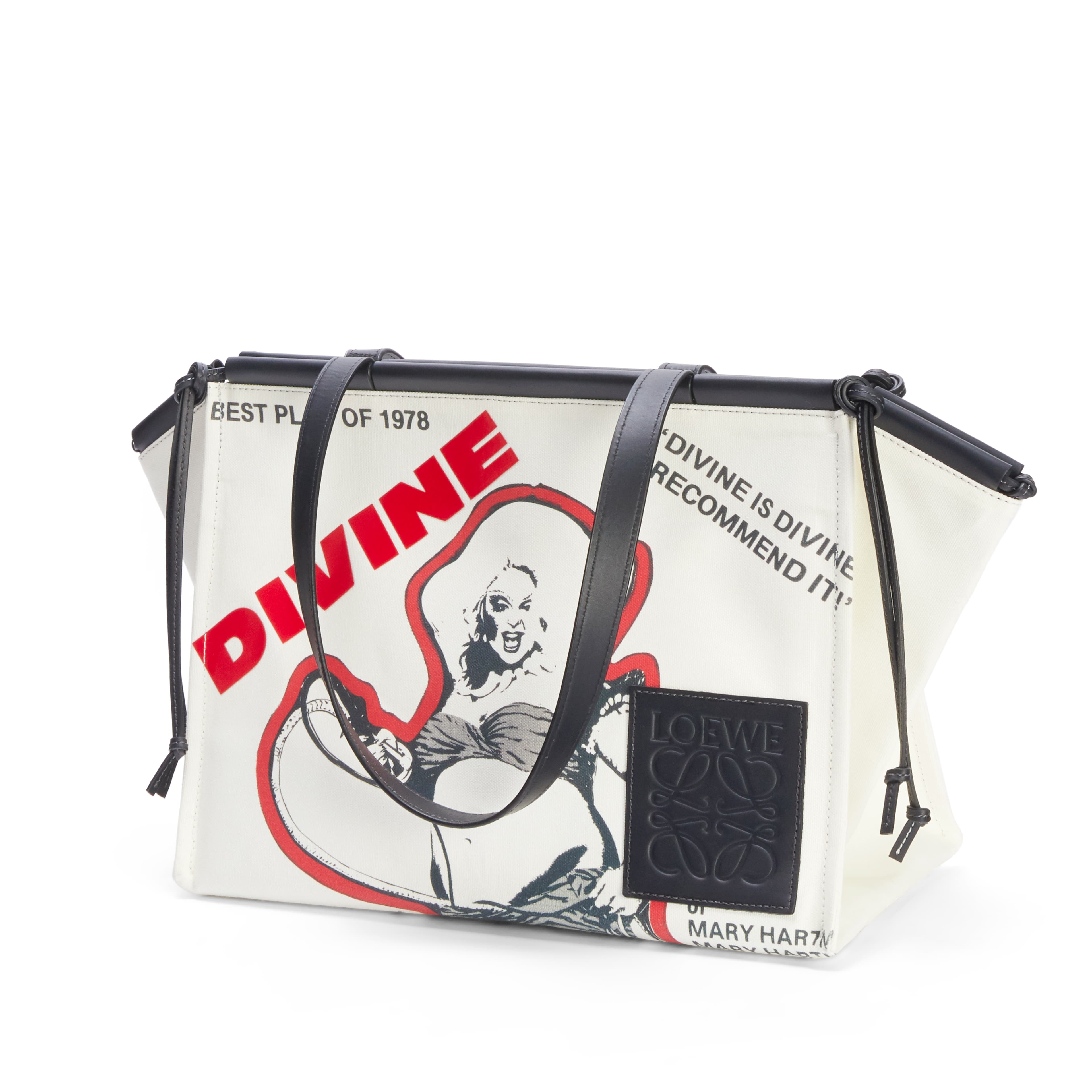 Divine印花帆布Cushion手提包,約NT$31,885元。(LOEWE提供)