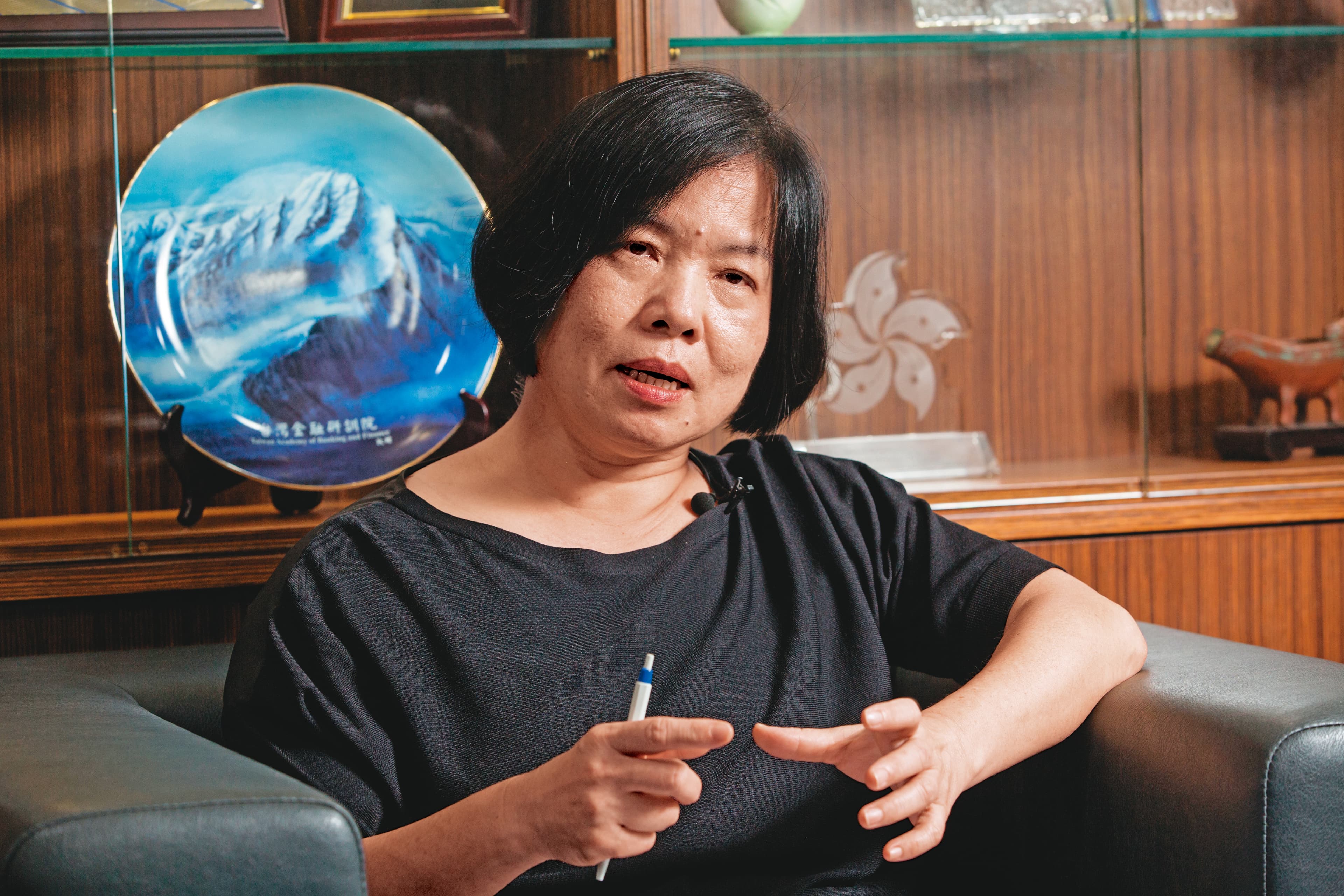 金管會保險局長施瓊華表示,正針對不同障別研擬個別核保評估項目。